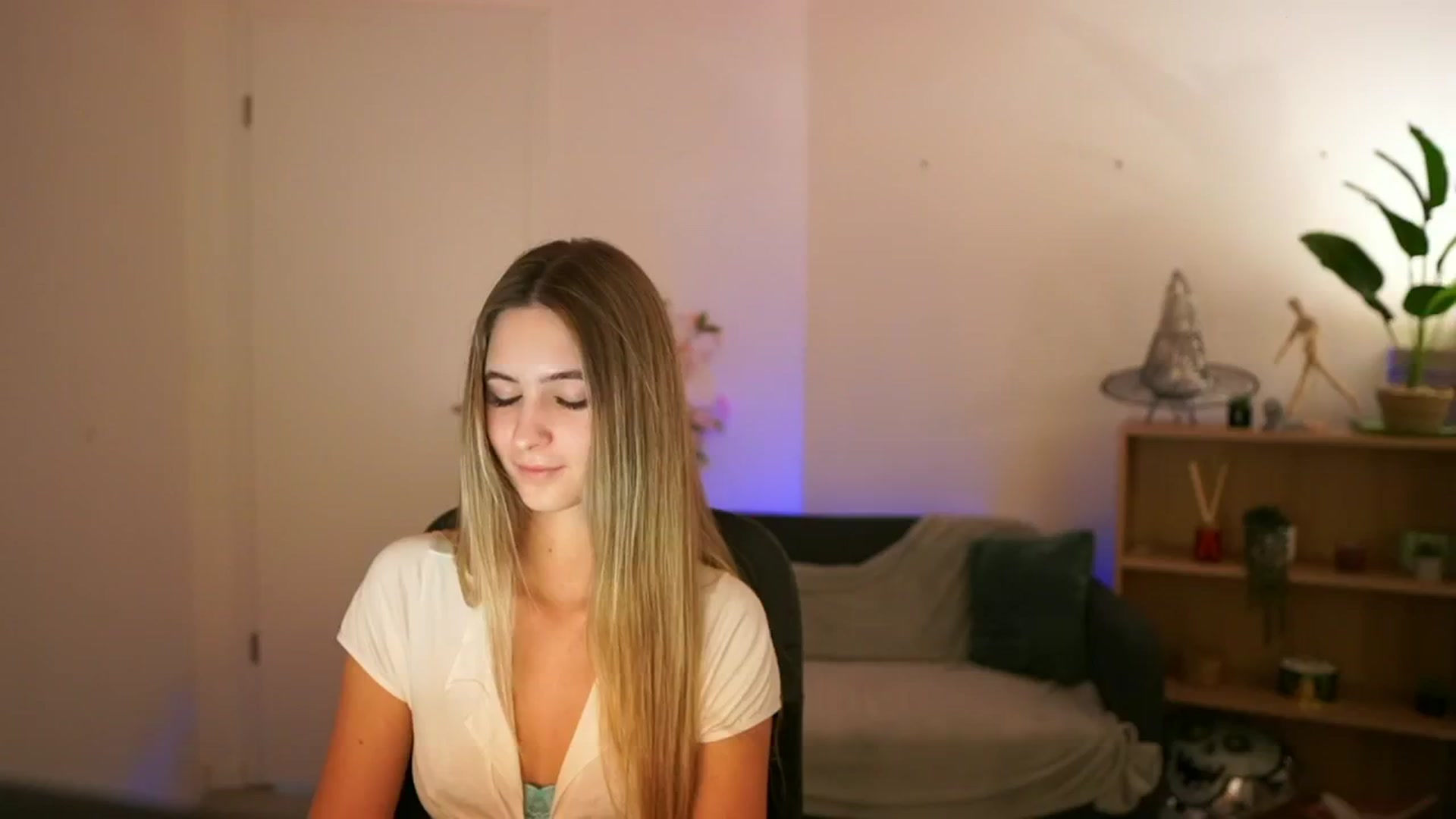 Gallery image thumbnail from CuteGirl_18's myfreecams stream on, 01/02/2025, 14:47 image 3 of 20