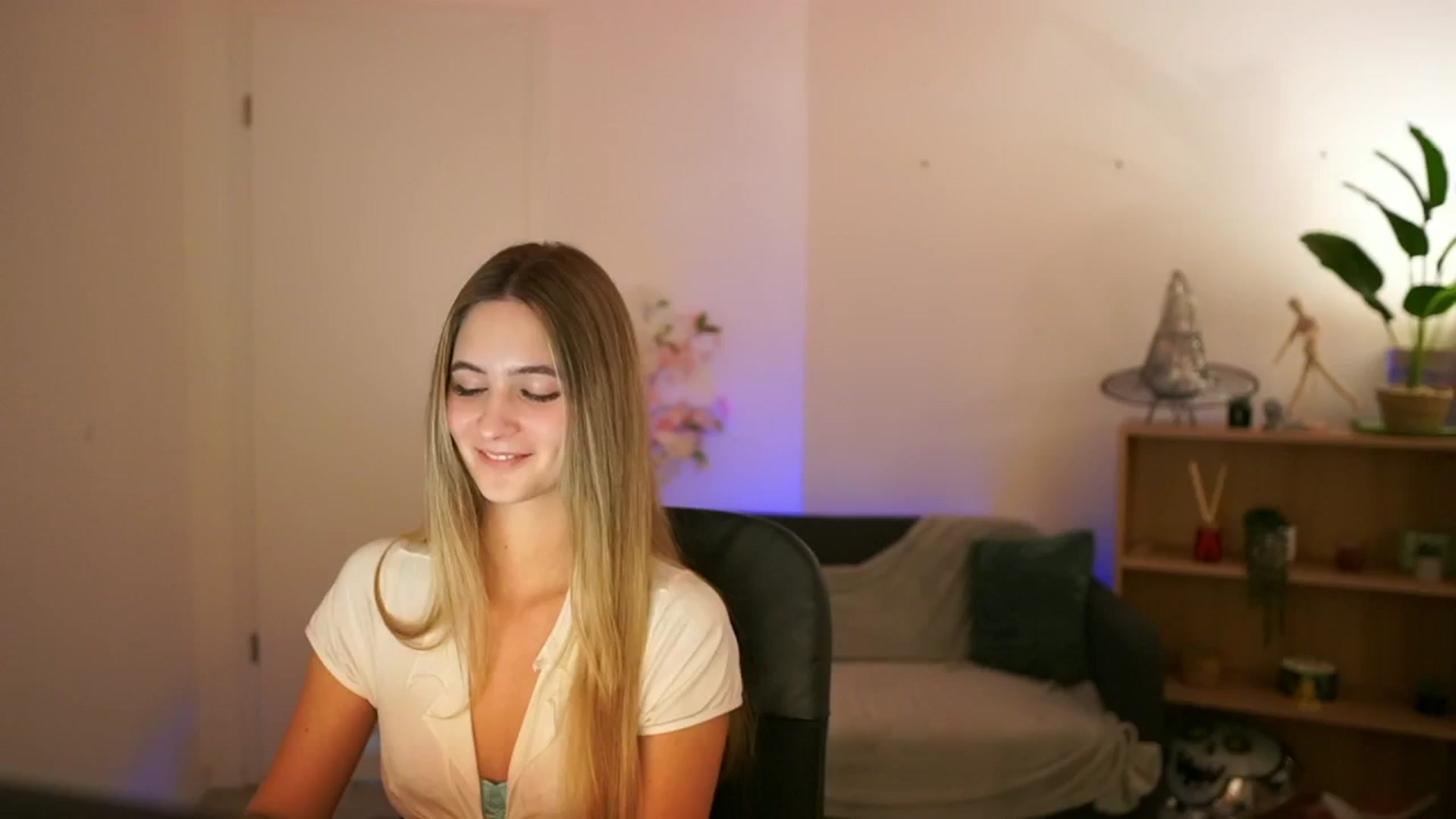 Gallery image thumbnail from CuteGirl_18's myfreecams stream on, 01/02/2025, 14:47 image 20 of 20