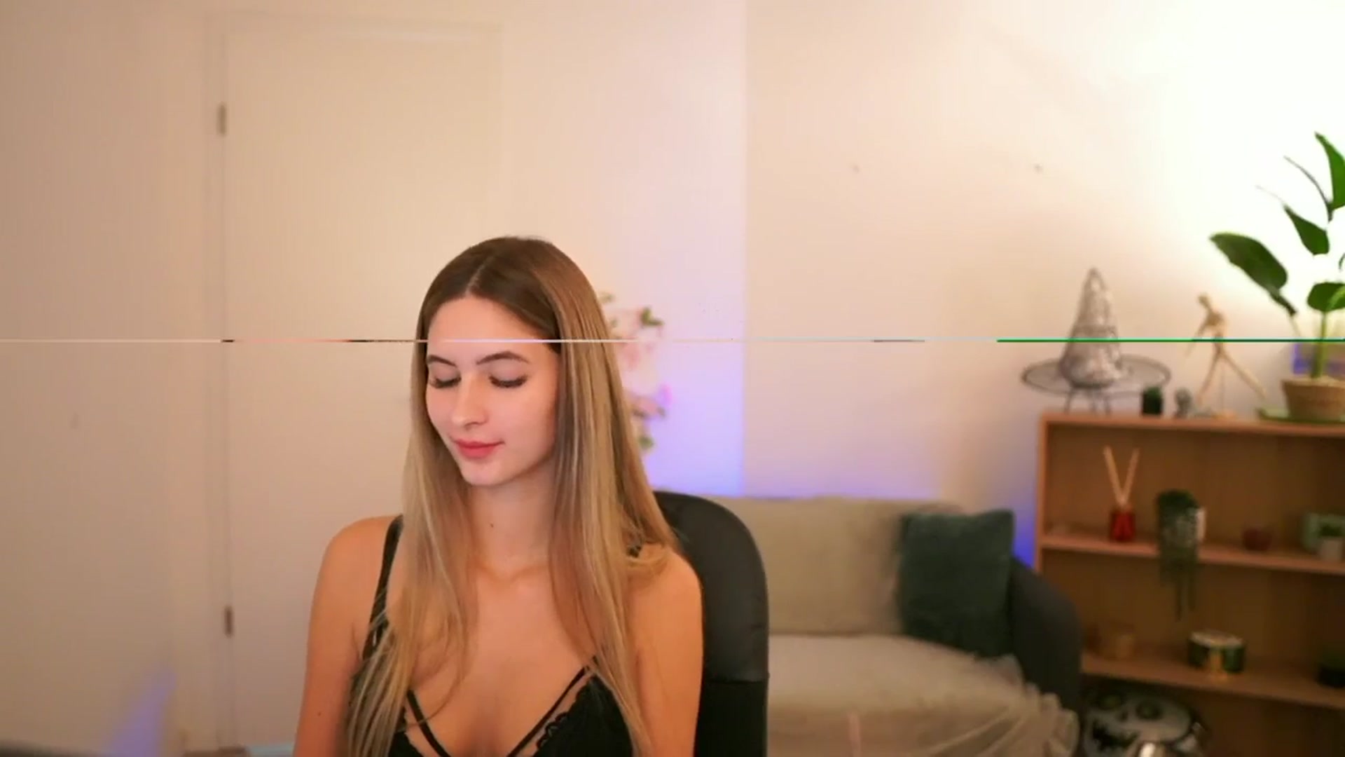 Gallery image thumbnail from CuteGirl_18's myfreecams stream on, 01/03/2025, 18:45 image 10 of 20