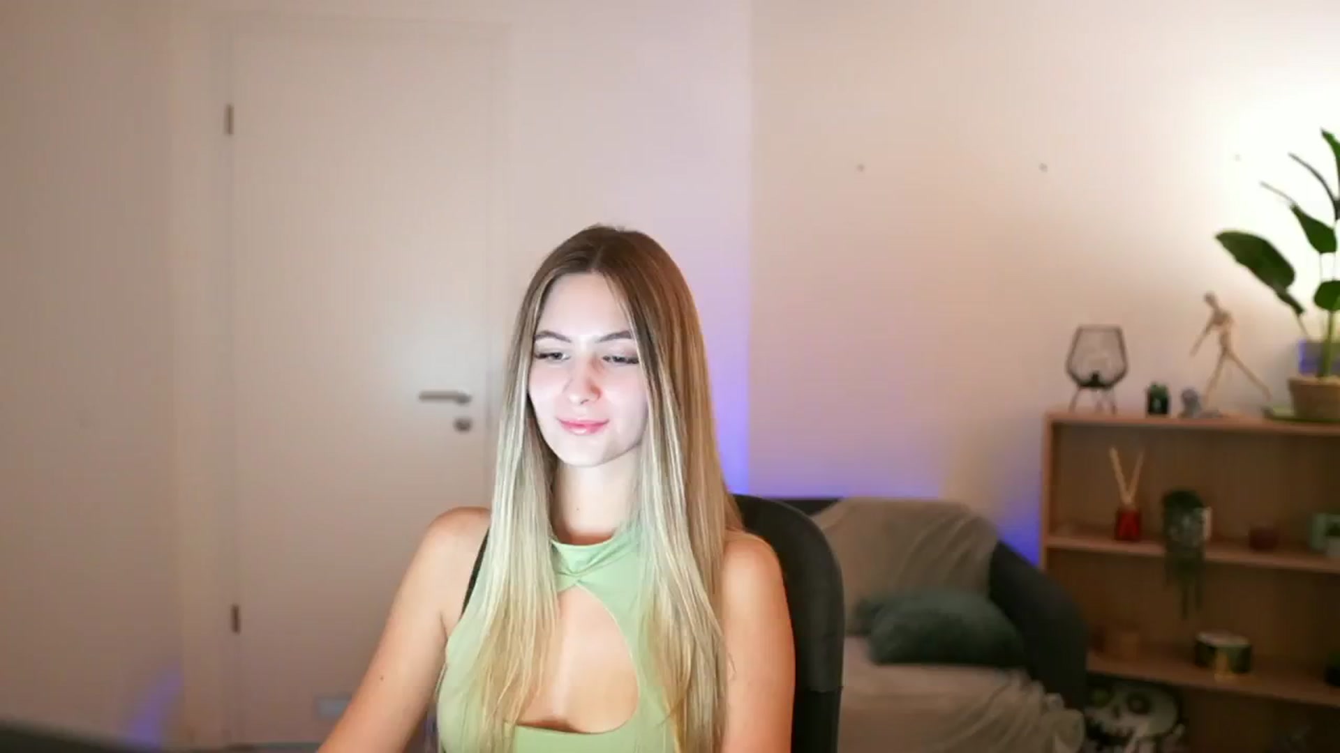 Gallery image thumbnail from CuteGirl_18's myfreecams stream on, 01/07/2025, 15:49 image 11 of 20