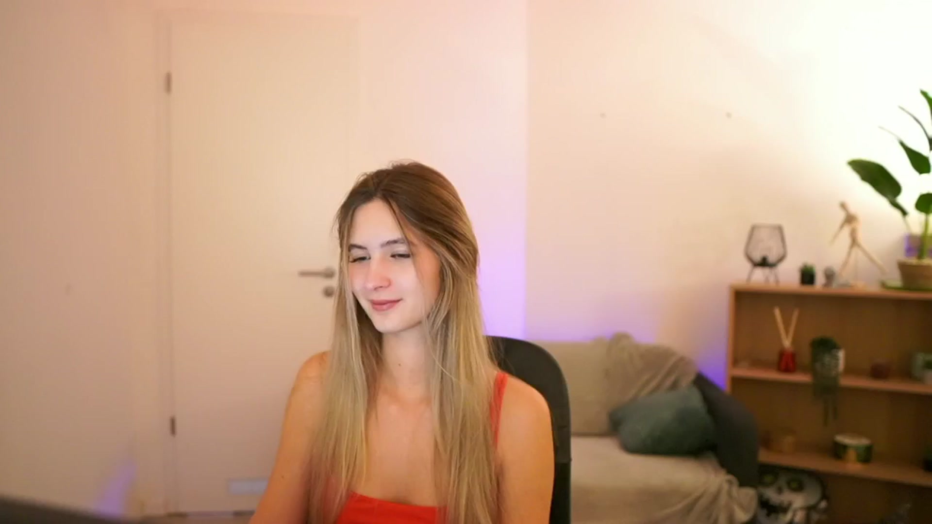 Gallery image thumbnail from CuteGirl_18's myfreecams stream on, 01/09/2025, 14:50 image 12 of 20