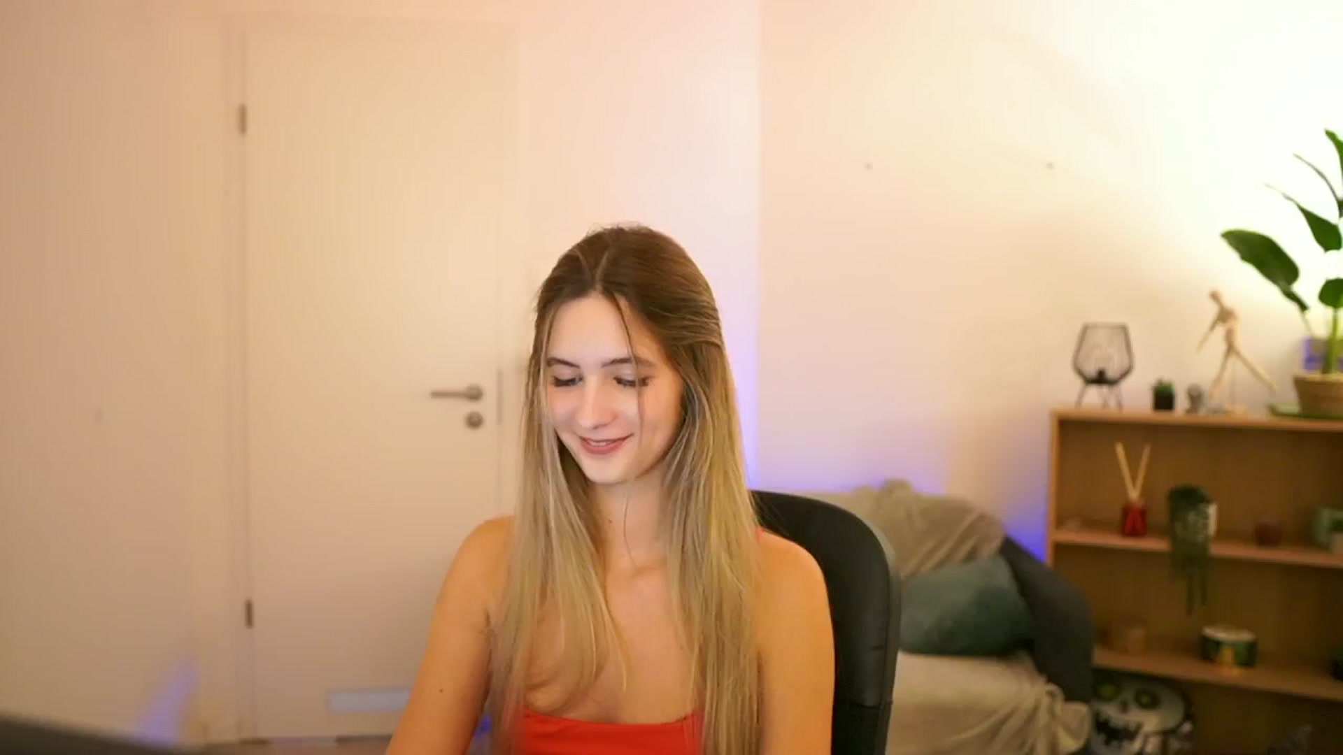 Gallery image thumbnail from CuteGirl_18's myfreecams stream on, 01/09/2025, 14:50 image 8 of 20