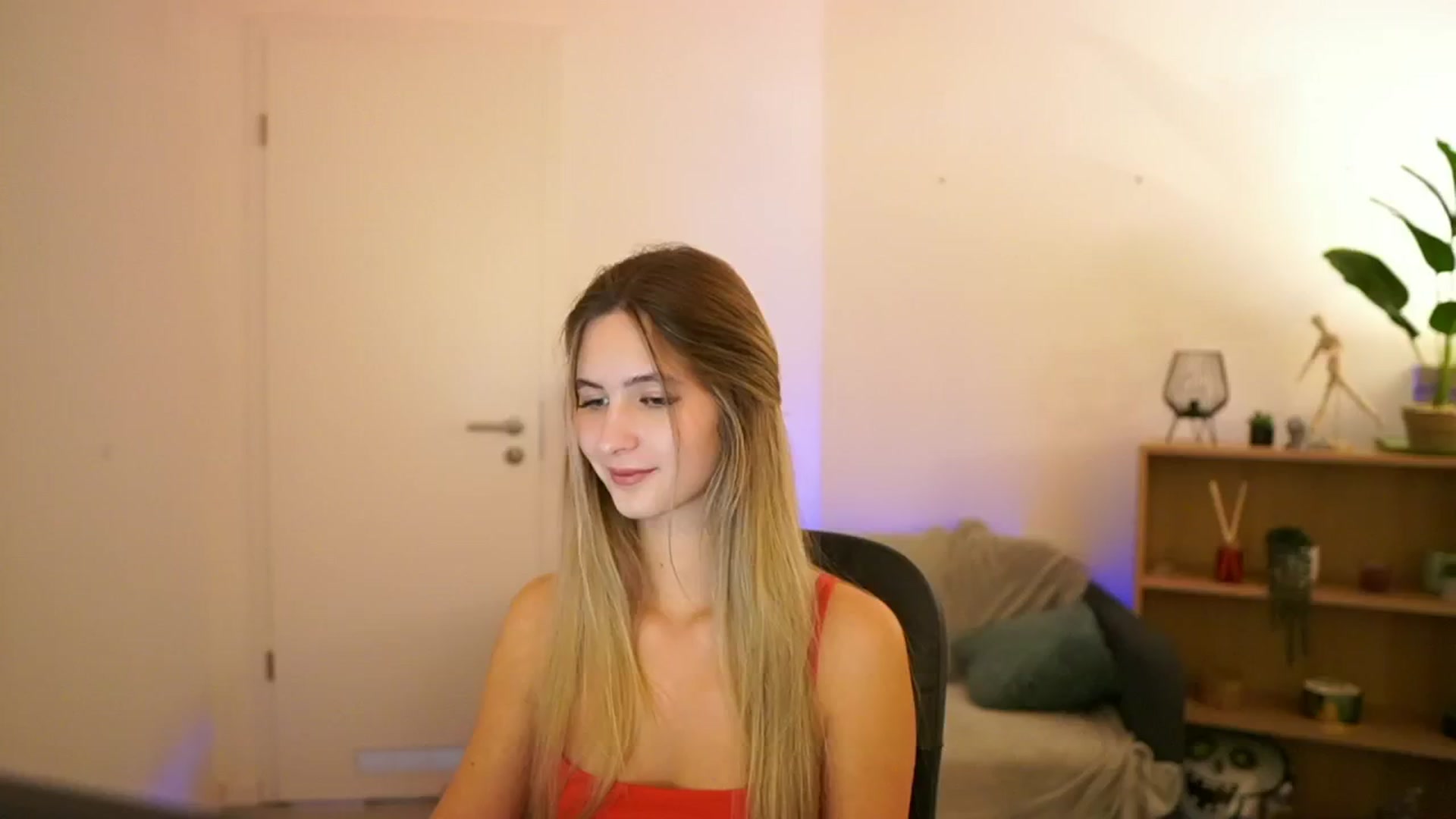 Gallery image thumbnail from CuteGirl_18's myfreecams stream on, 01/09/2025, 14:50 image 9 of 20
