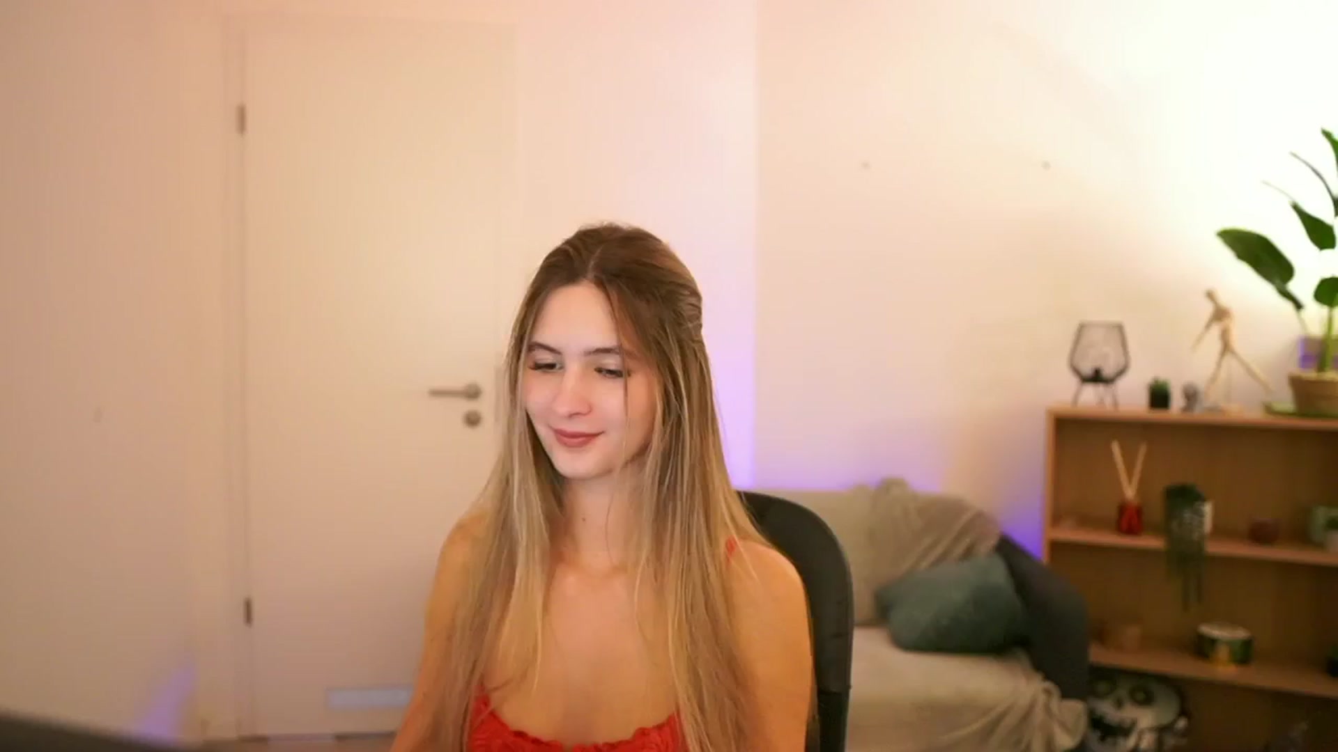 Gallery image thumbnail from CuteGirl_18's myfreecams stream on, 01/09/2025, 14:50 image 16 of 20