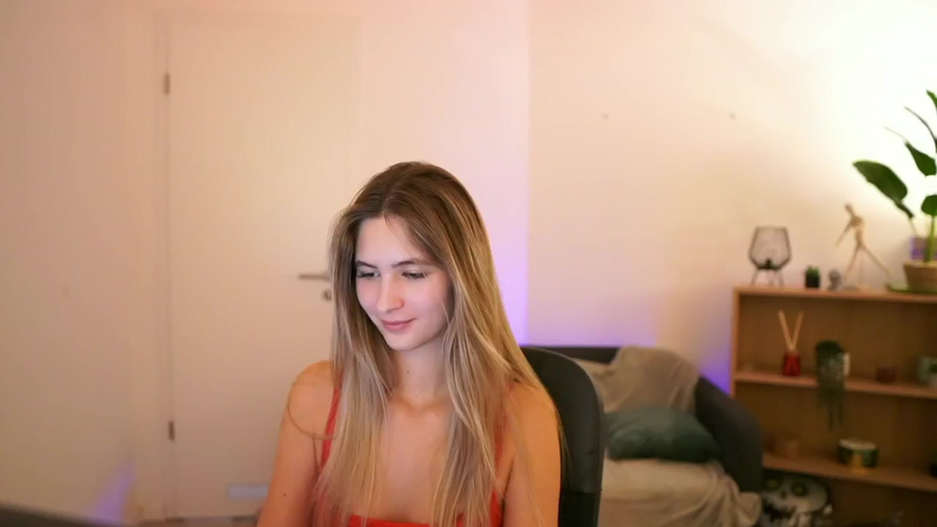 Gallery image thumbnail from CuteGirl_18's myfreecams stream on, 01/09/2025, 19:02 image 19 of 20