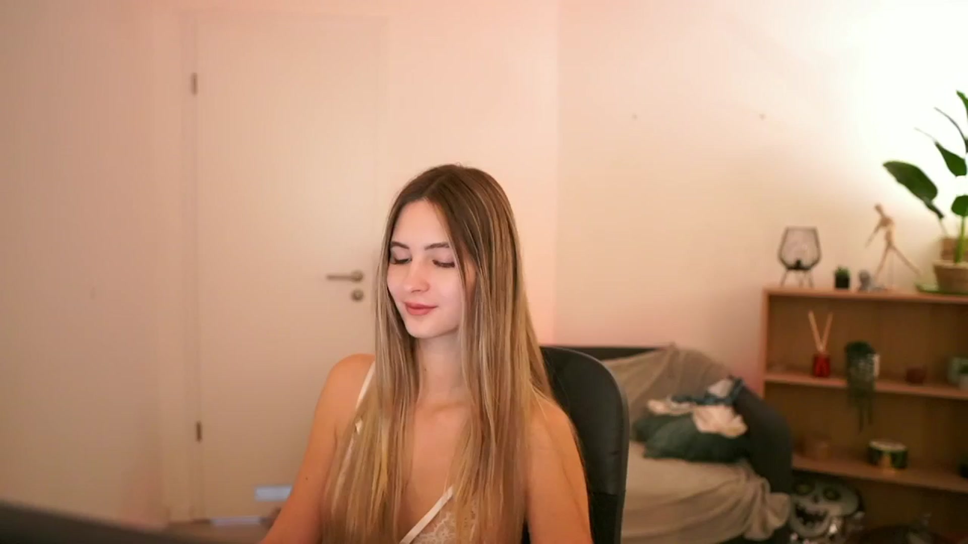 Gallery image thumbnail from CuteGirl_18's myfreecams stream on, 01/12/2025, 15:49 image 20 of 20