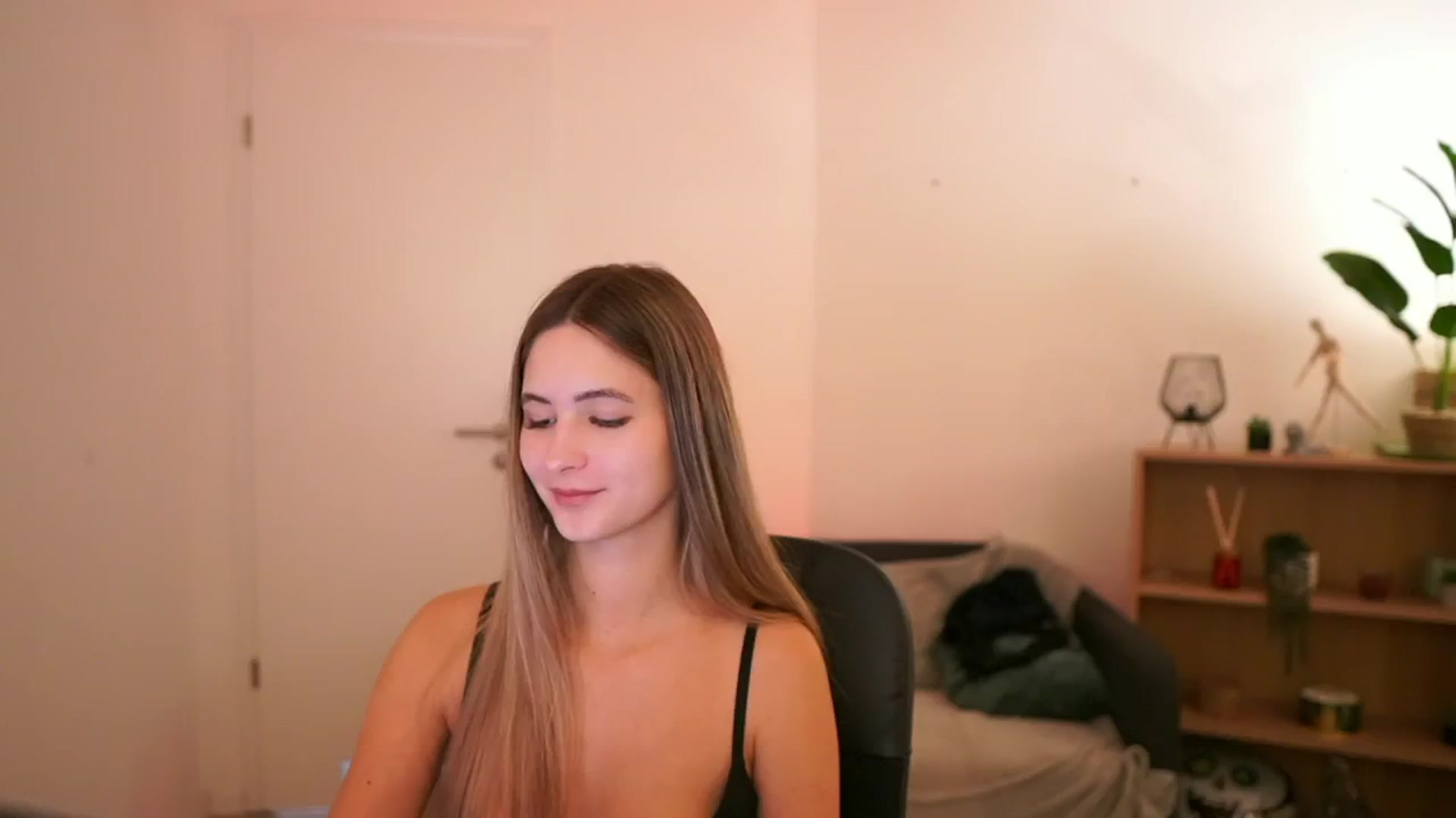 Gallery image thumbnail from CuteGirl_18's myfreecams stream on, 01/13/2025, 15:32 image 3 of 20