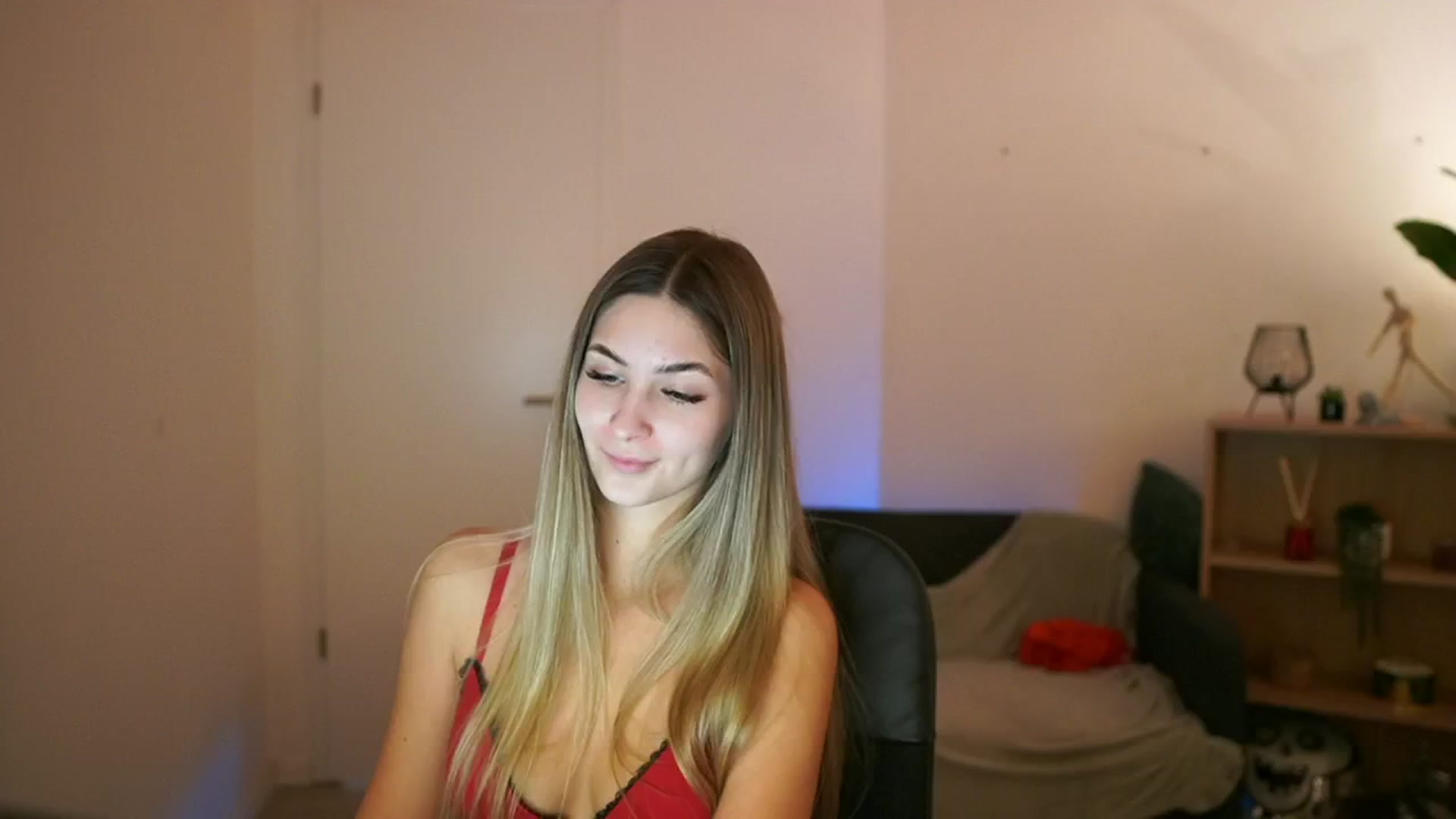 Gallery image thumbnail from CuteGirl_18's myfreecams stream on, 01/23/2025, 15:49 image 1 of 20
