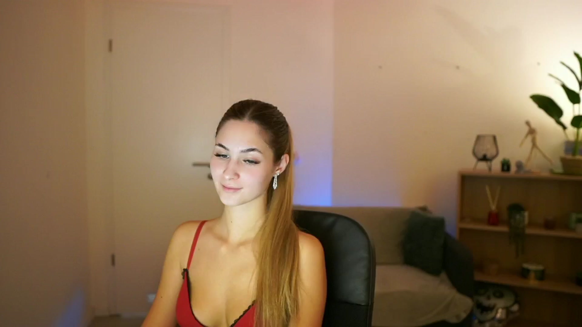 Gallery image thumbnail from CuteGirl_18's myfreecams stream on, 01/27/2025, 17:07 image 1 of 20