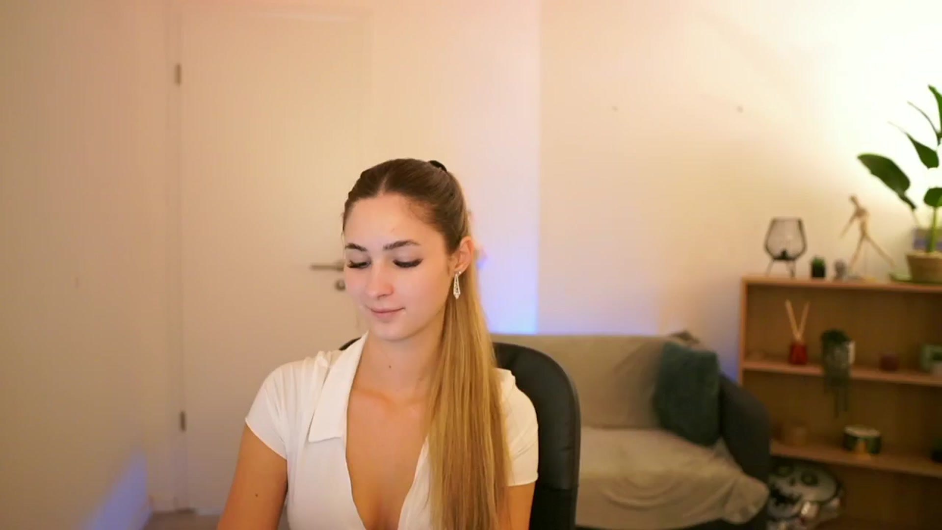 Gallery image thumbnail from CuteGirl_18's myfreecams stream on, 01/28/2025, 14:59 image 1 of 20