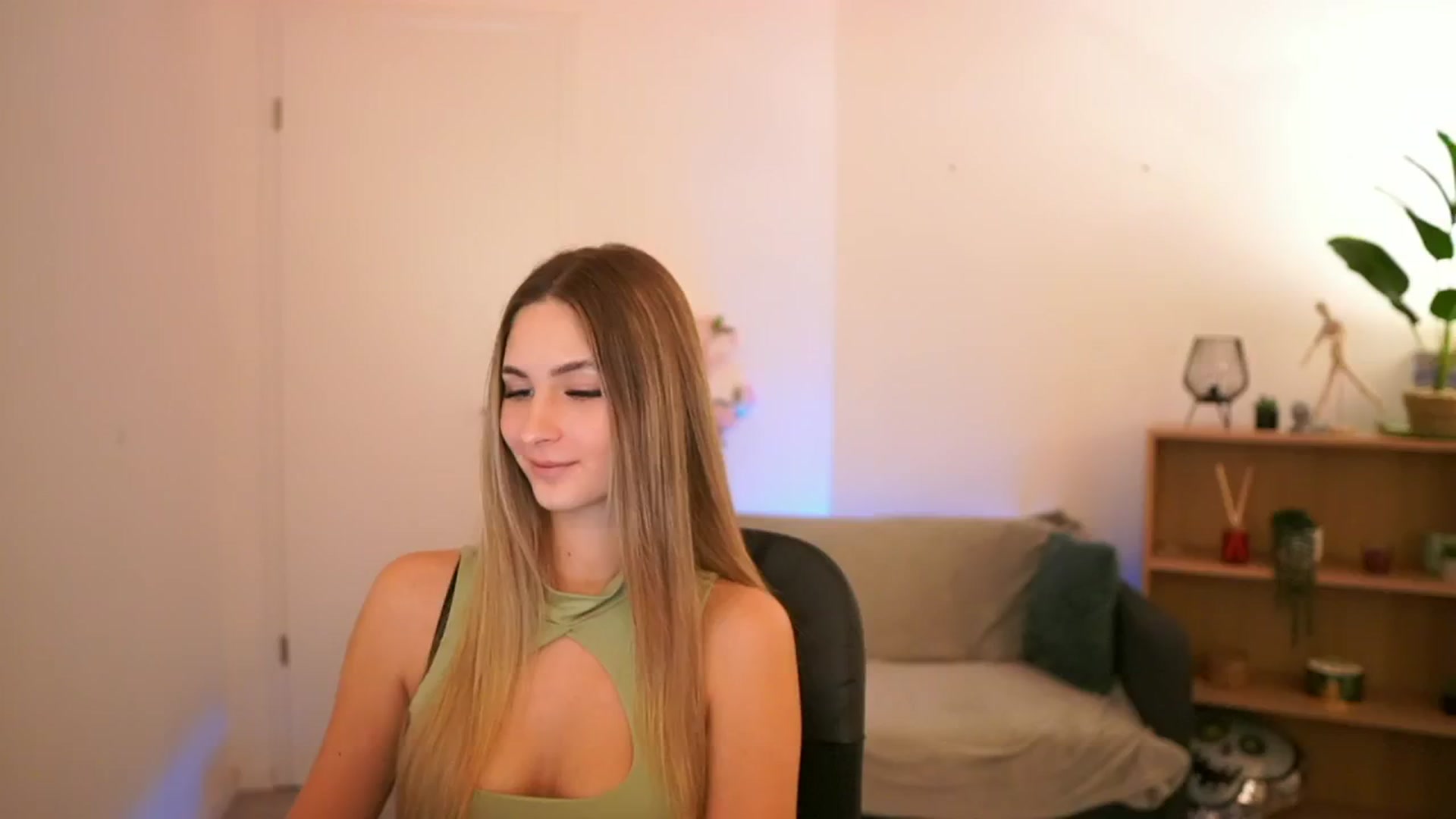 Gallery image thumbnail from CuteGirl_18's myfreecams stream on, 01/31/2025, 15:04 image 3 of 20