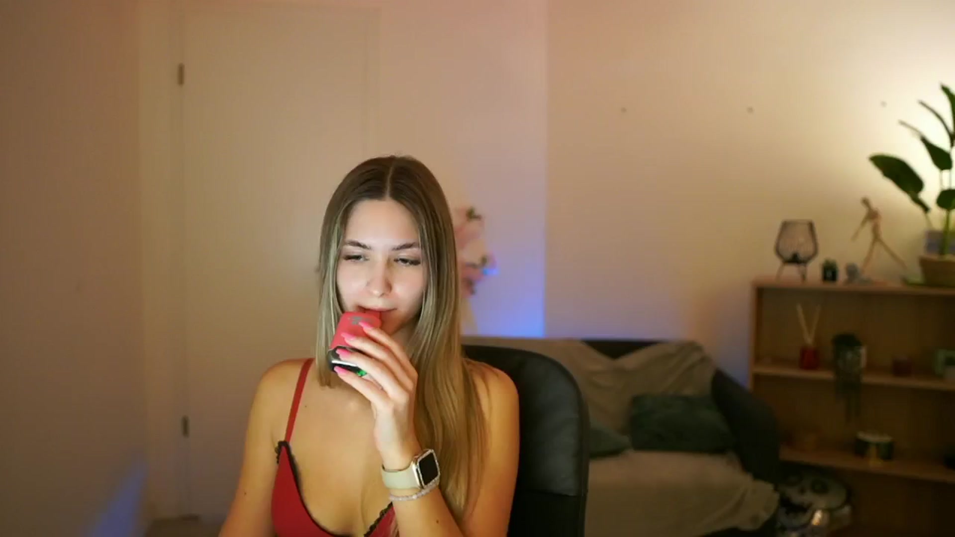 Gallery image thumbnail from CuteGirl_18's myfreecams stream on, 02/02/2025, 16:42 image 18 of 20