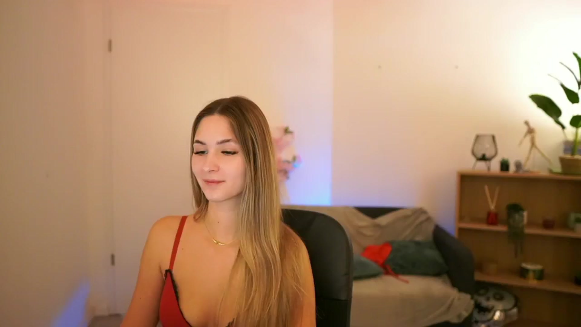 Gallery image thumbnail from CuteGirl_18's myfreecams stream on, 02/02/2025, 17:29 image 10 of 20