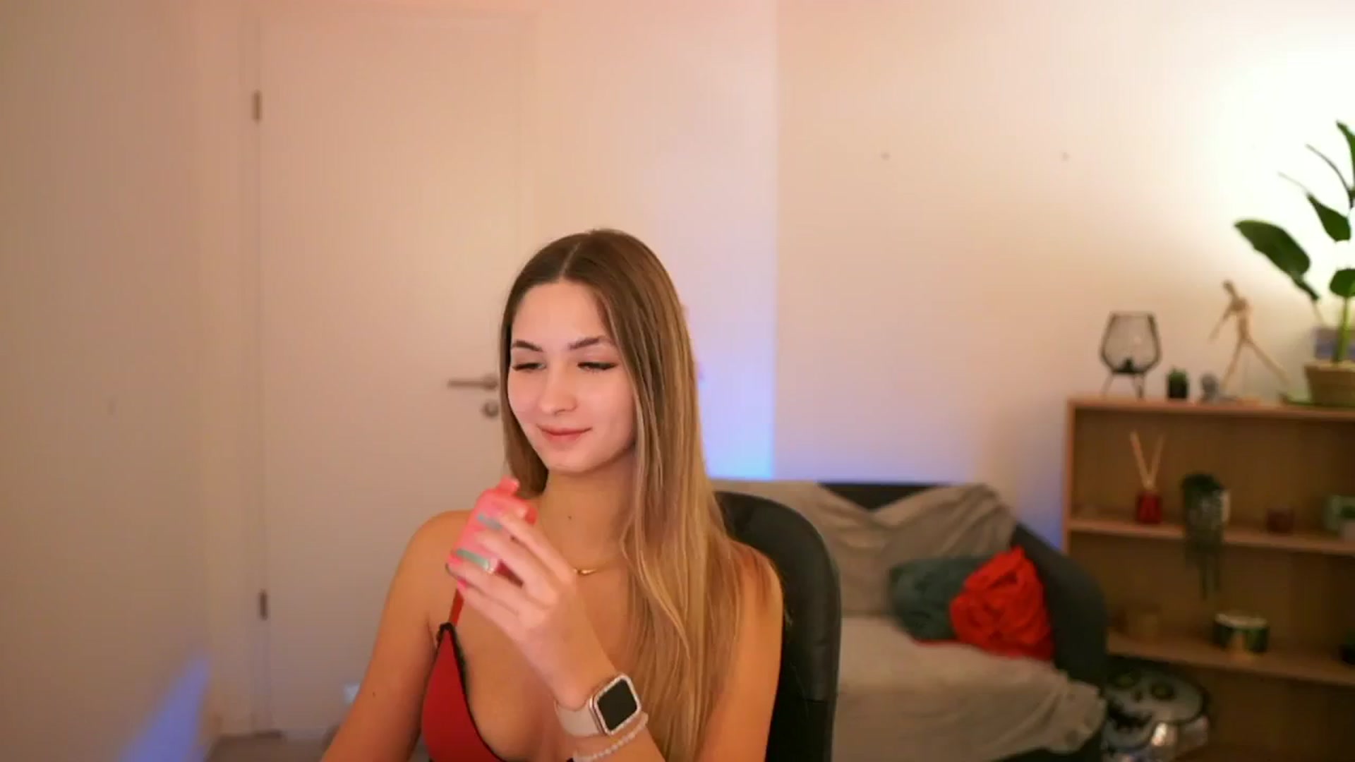 Gallery image thumbnail from CuteGirl_18's myfreecams stream on, 02/02/2025, 18:20 image 3 of 20