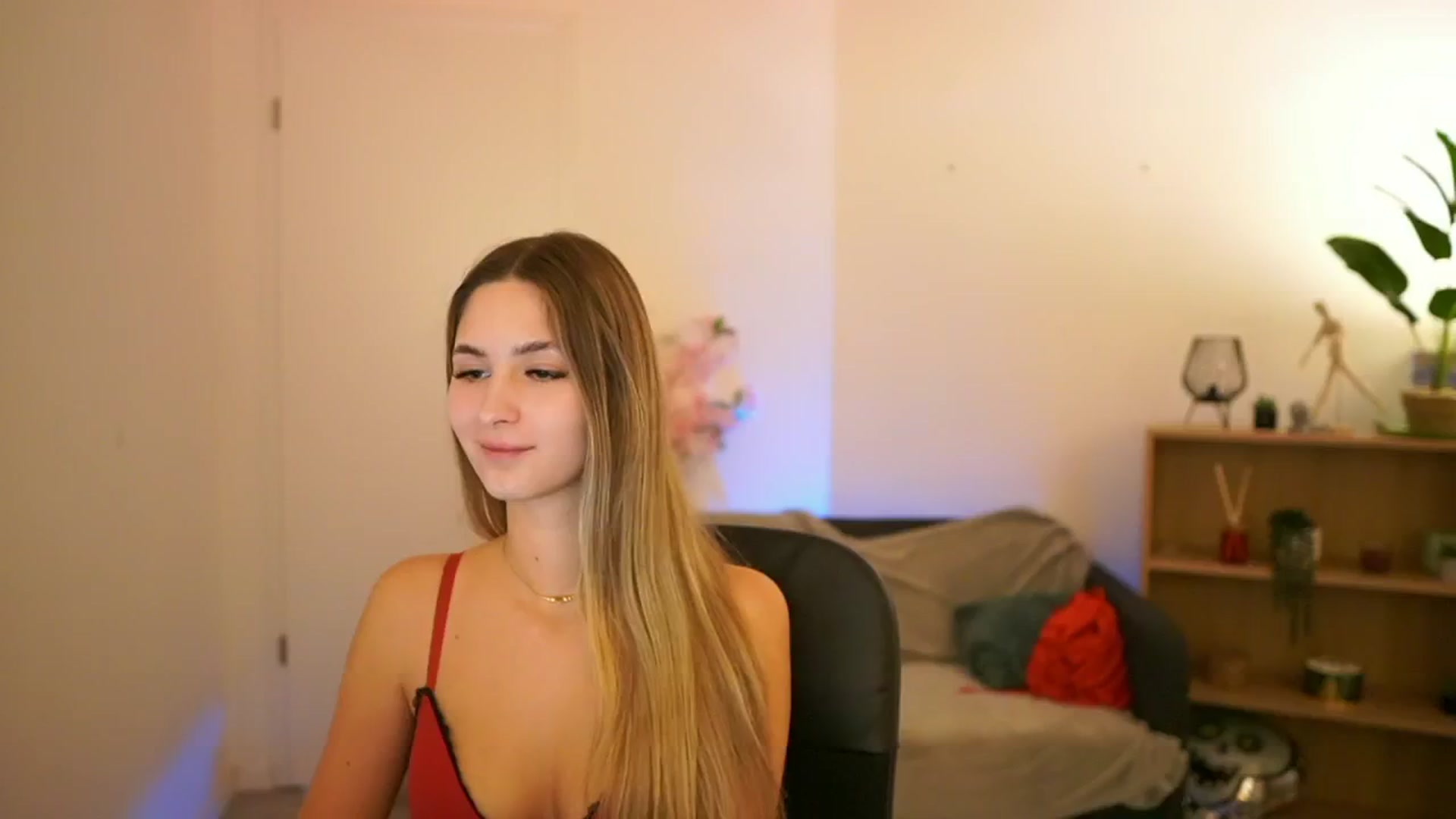 Gallery image thumbnail from CuteGirl_18's myfreecams stream on, 02/02/2025, 18:20 image 17 of 20