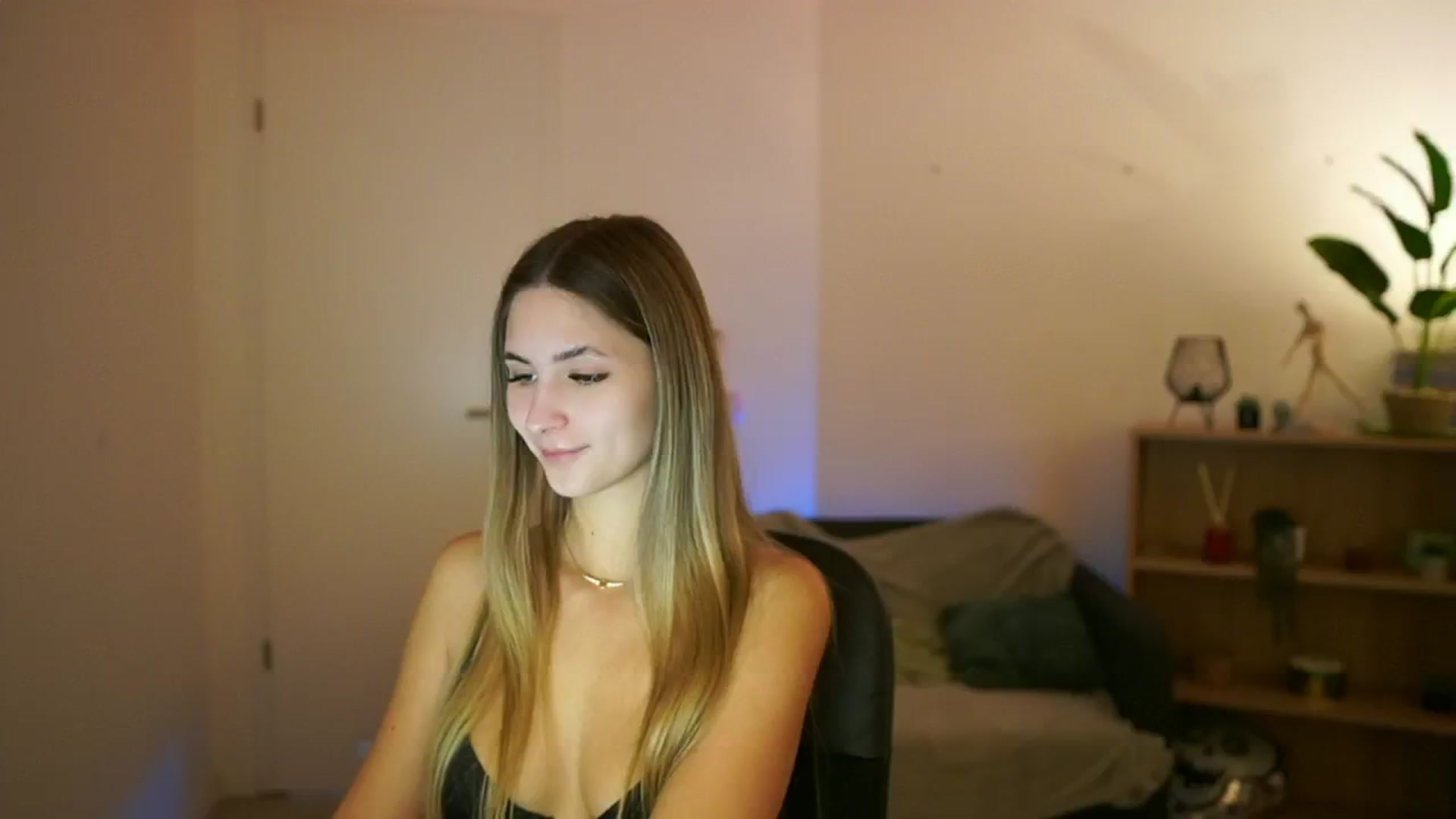 Gallery image thumbnail from CuteGirl_18's myfreecams stream on, 02/04/2025, 15:07 image 18 of 20