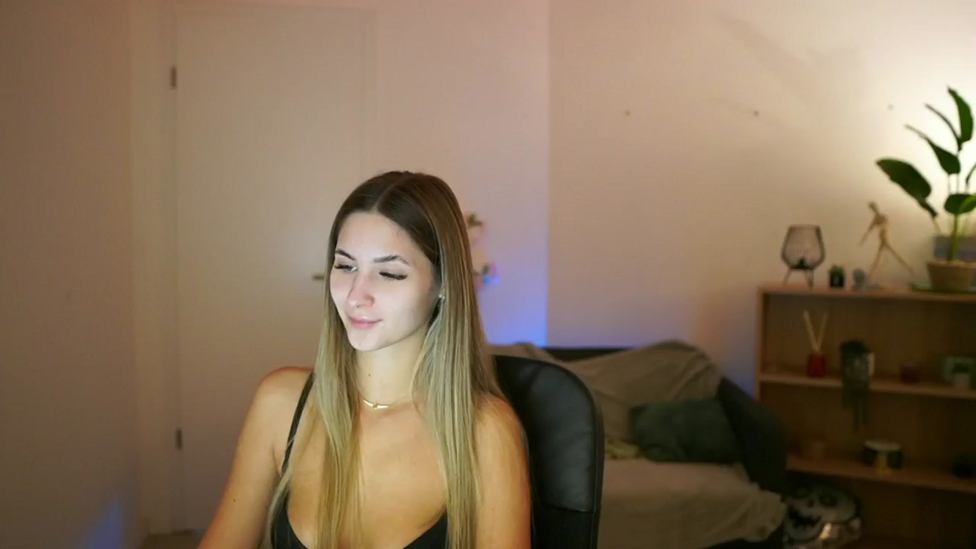 Gallery image thumbnail from CuteGirl_18's myfreecams stream on, 02/04/2025, 15:07 image 8 of 20