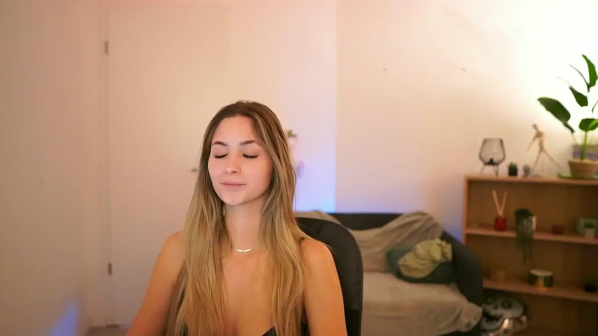 Gallery image thumbnail from CuteGirl_18's myfreecams stream on, 02/04/2025, 17:34 image 4 of 20