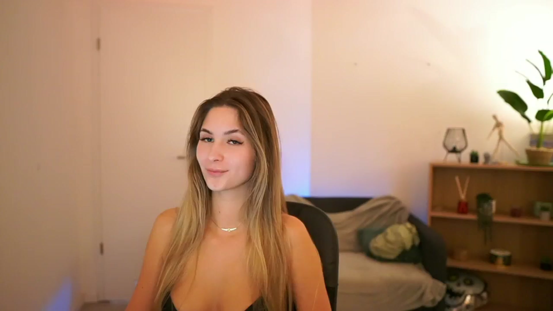 Gallery image thumbnail from CuteGirl_18's myfreecams stream on, 02/04/2025, 17:34 image 19 of 20