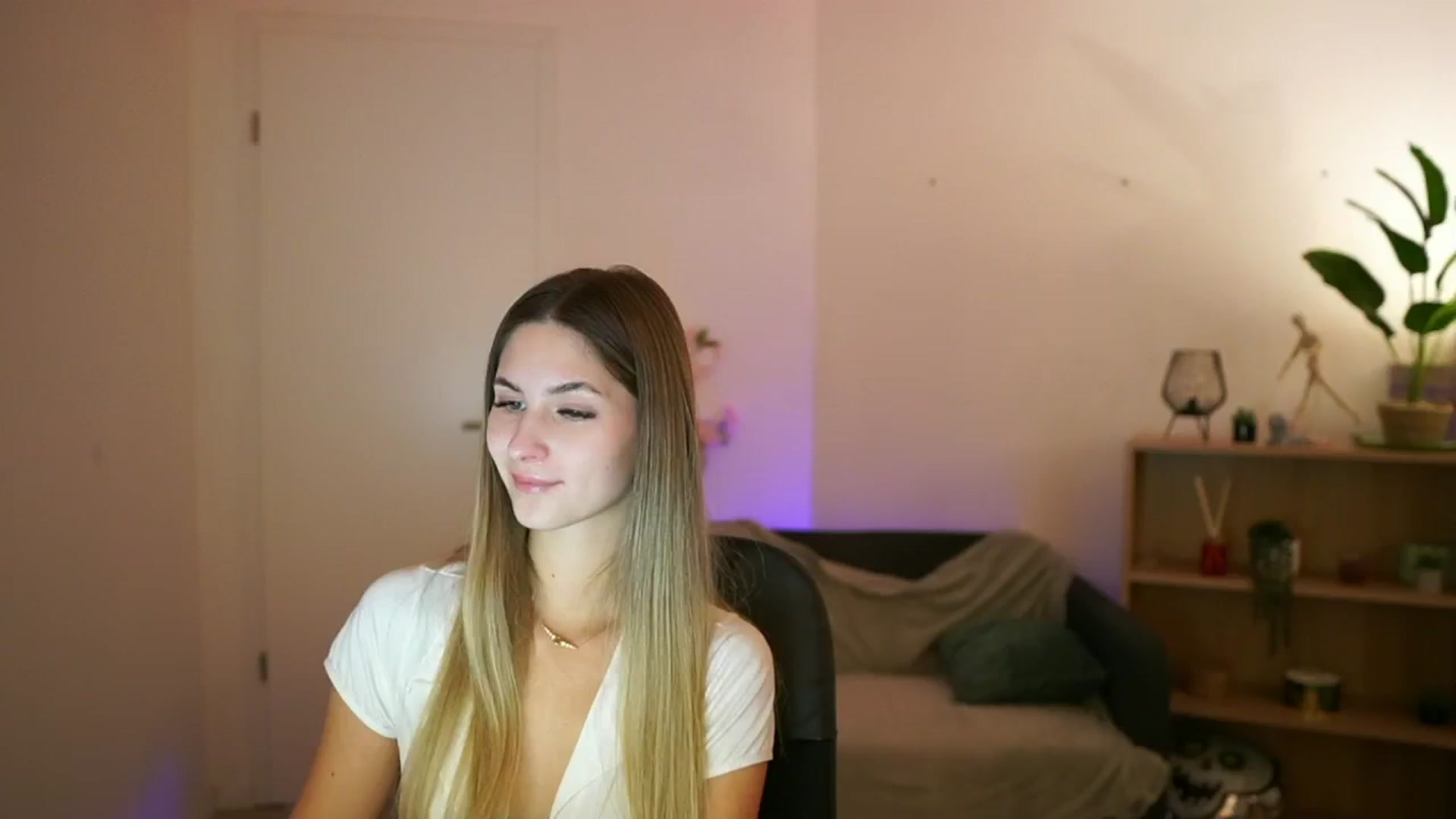 Gallery image thumbnail from CuteGirl_18's myfreecams stream on, 02/06/2025, 14:13 image 20 of 20