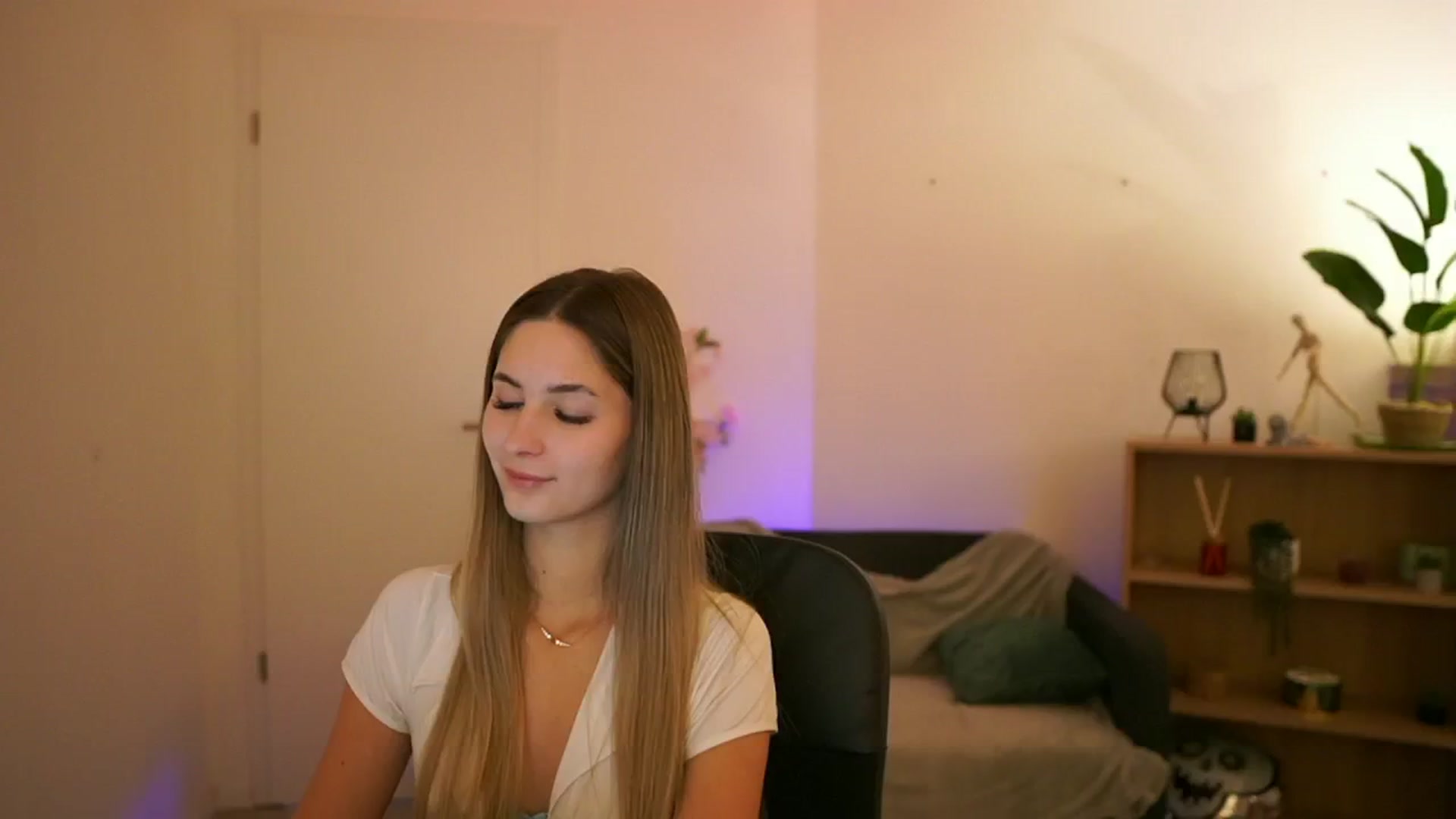 Gallery image thumbnail from CuteGirl_18's myfreecams stream on, 02/06/2025, 14:13 image 5 of 20