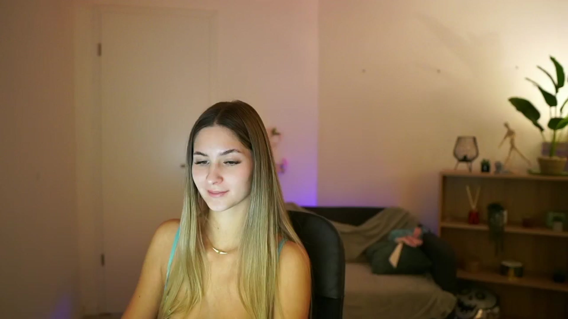 Gallery image thumbnail from CuteGirl_18's myfreecams stream on, 02/06/2025, 14:57 image 3 of 20