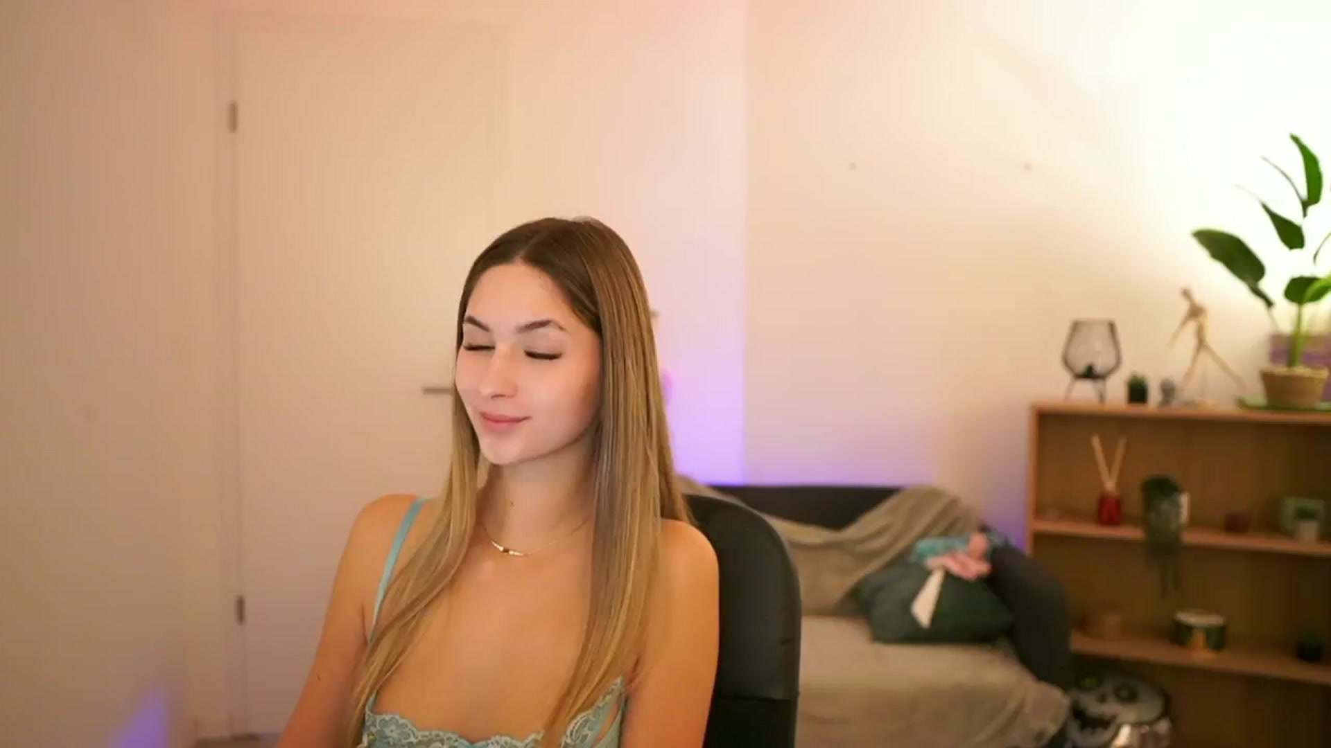 Gallery image thumbnail from CuteGirl_18's myfreecams stream on, 02/06/2025, 14:57 image 8 of 20