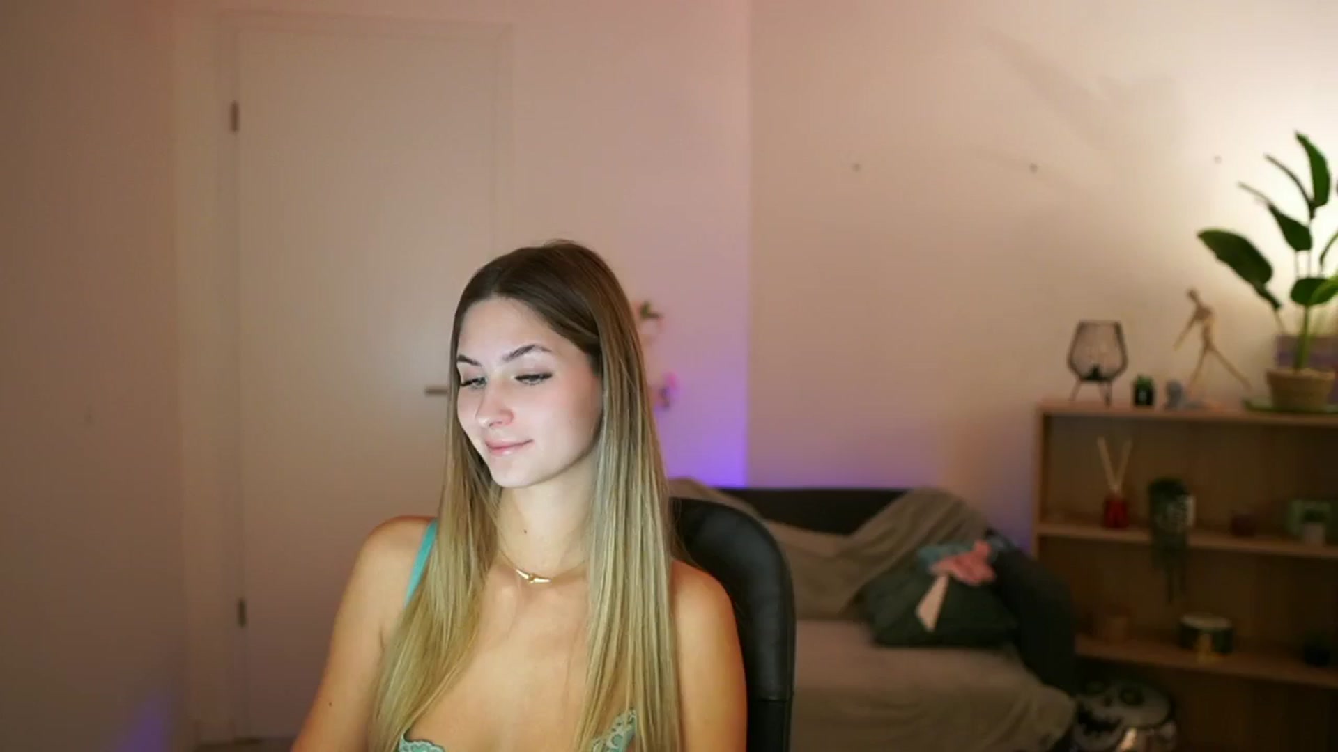 Gallery image thumbnail from CuteGirl_18's myfreecams stream on, 02/06/2025, 15:27 image 2 of 20