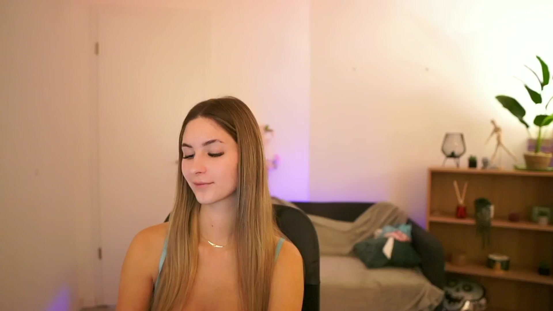 Gallery image thumbnail from CuteGirl_18's myfreecams stream on, 02/06/2025, 16:59 image 7 of 20