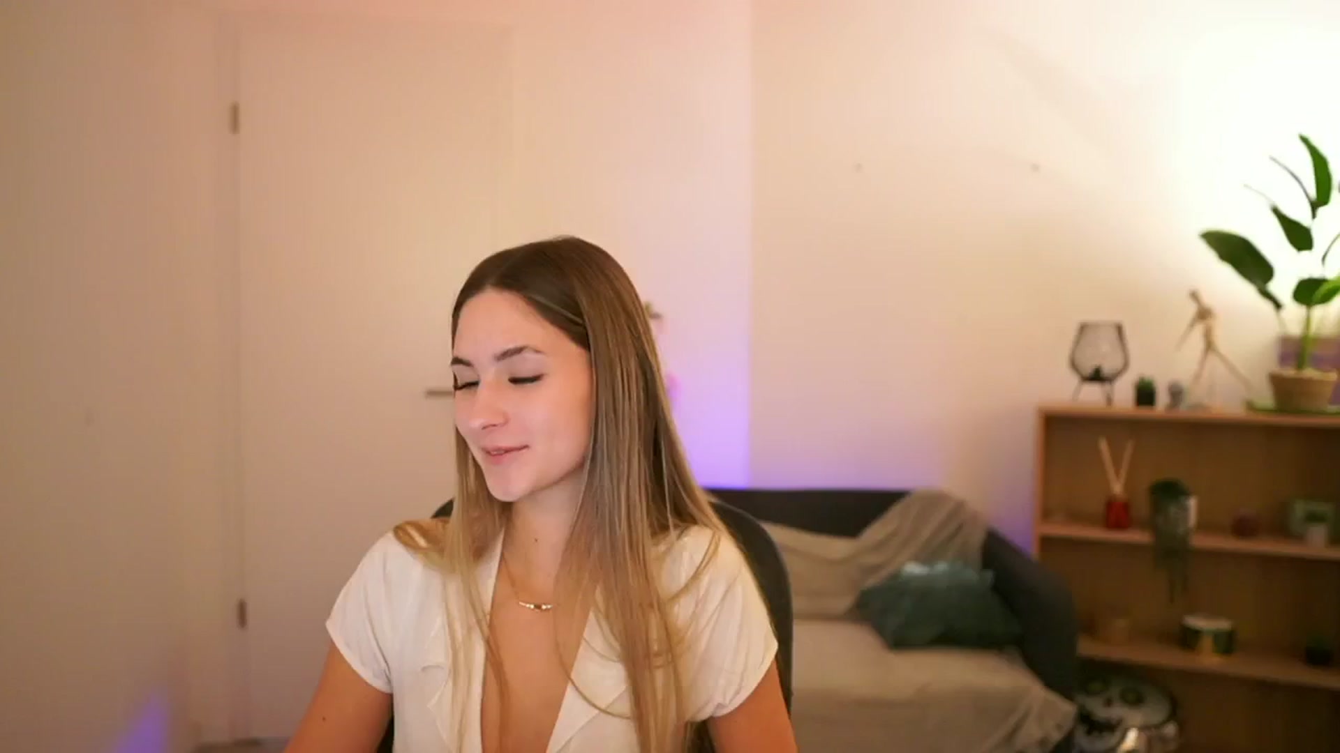 Gallery image thumbnail from CuteGirl_18's myfreecams stream on, 02/06/2025, 17:33 image 9 of 20