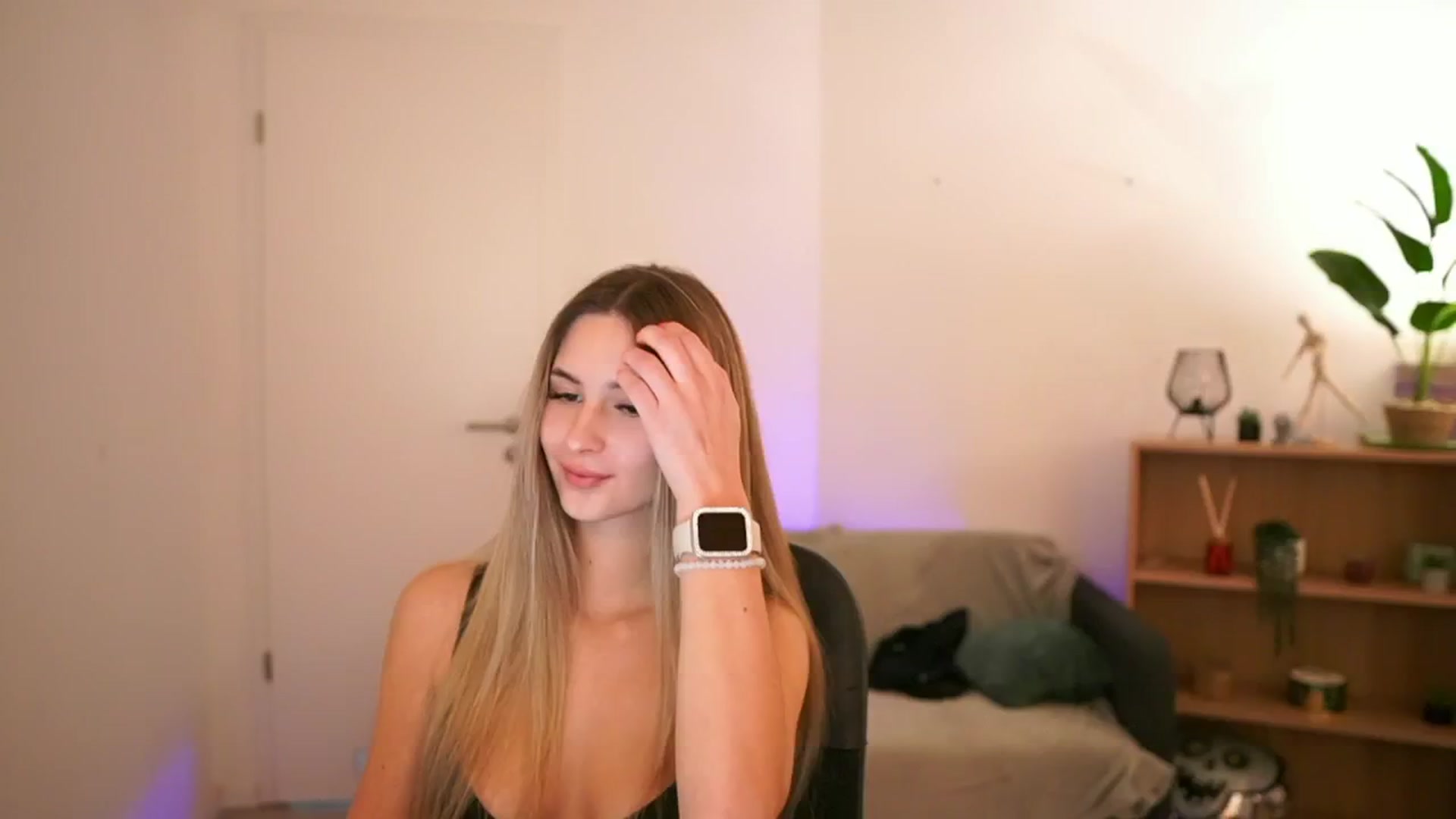 Gallery image thumbnail from CuteGirl_18's myfreecams stream on, 02/07/2025, 14:44 image 18 of 20
