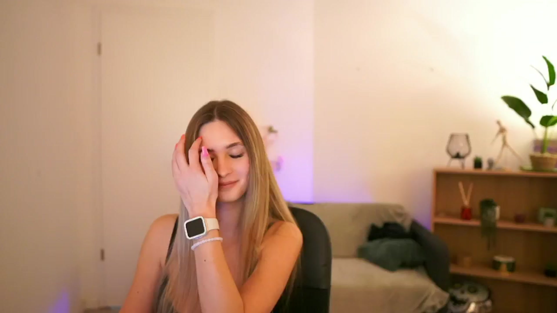 Gallery image thumbnail from CuteGirl_18's myfreecams stream on, 02/07/2025, 16:06 image 13 of 20