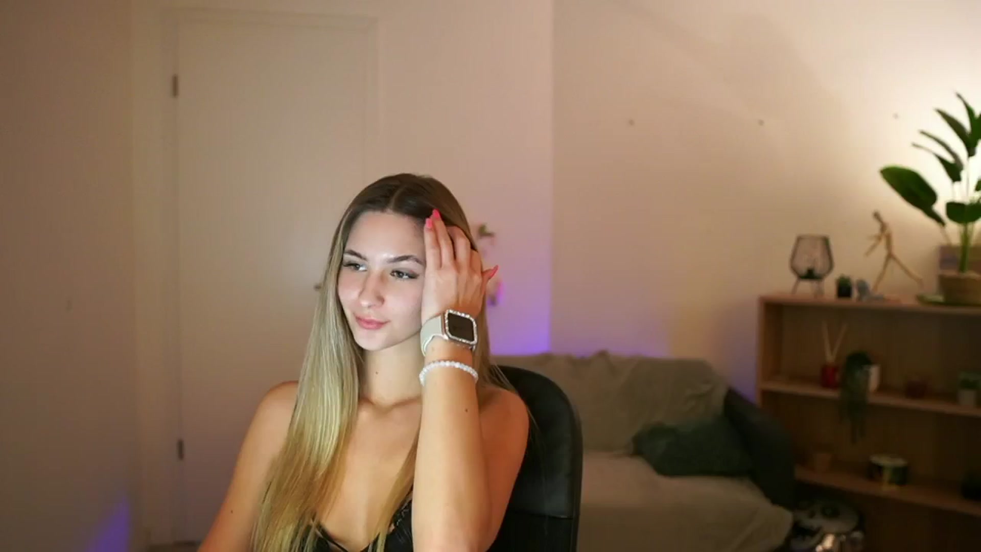 Gallery image thumbnail from CuteGirl_18's myfreecams stream on, 02/07/2025, 17:39 image 2 of 20
