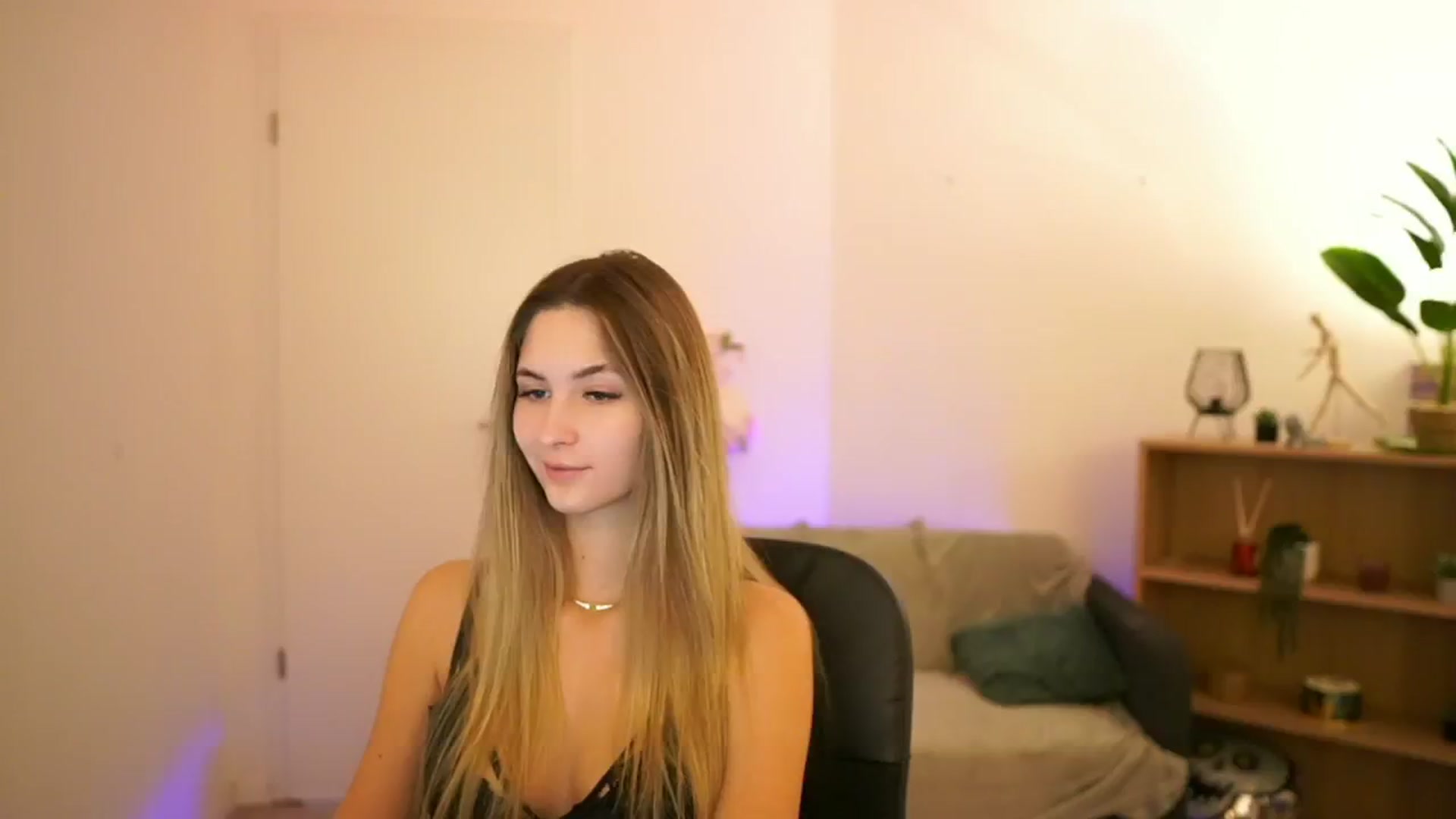 Gallery image thumbnail from CuteGirl_18's myfreecams stream on, 02/09/2025, 14:06 image 5 of 20