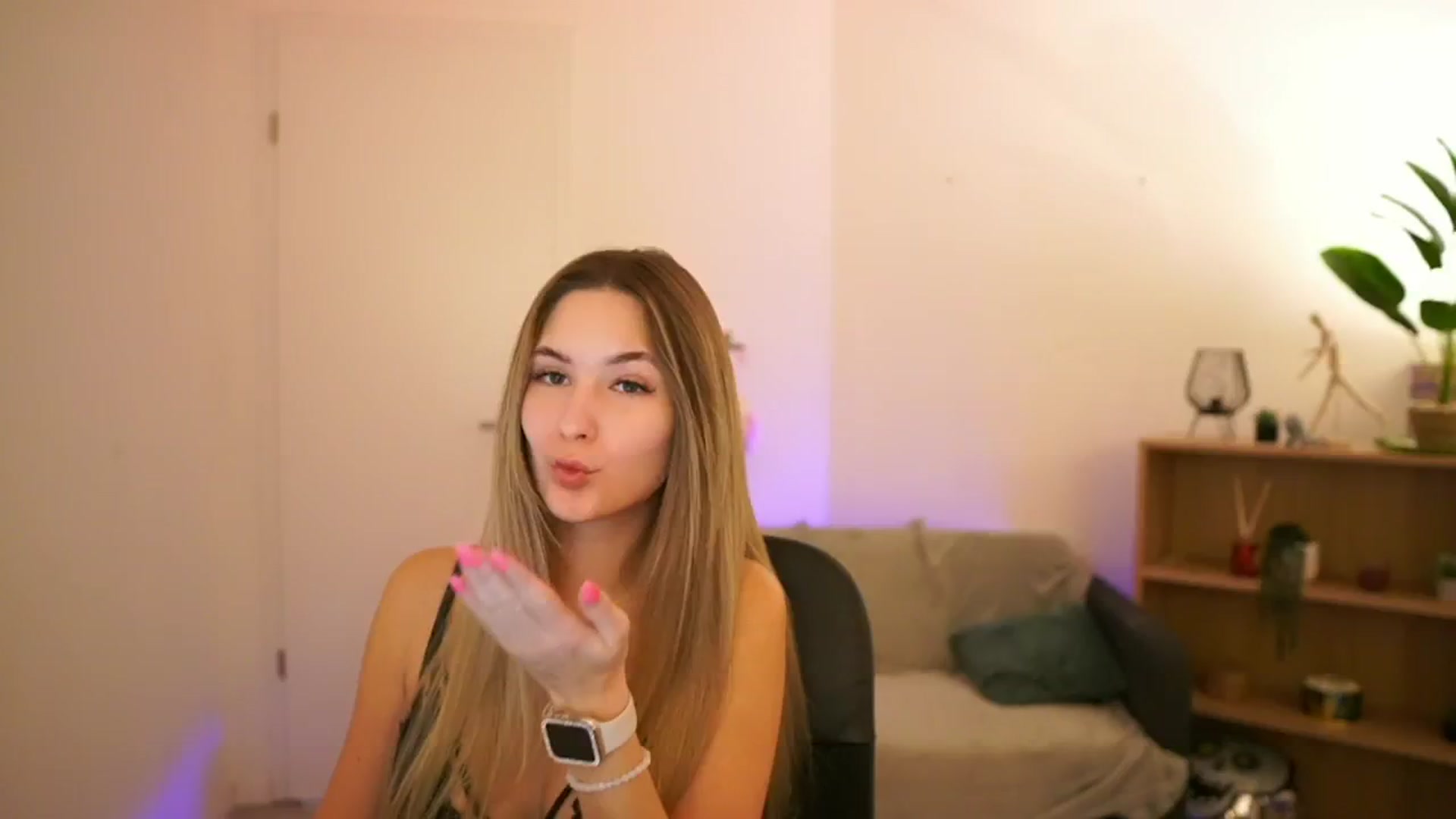 Gallery image thumbnail from CuteGirl_18's myfreecams stream on, 02/09/2025, 14:06 image 3 of 20