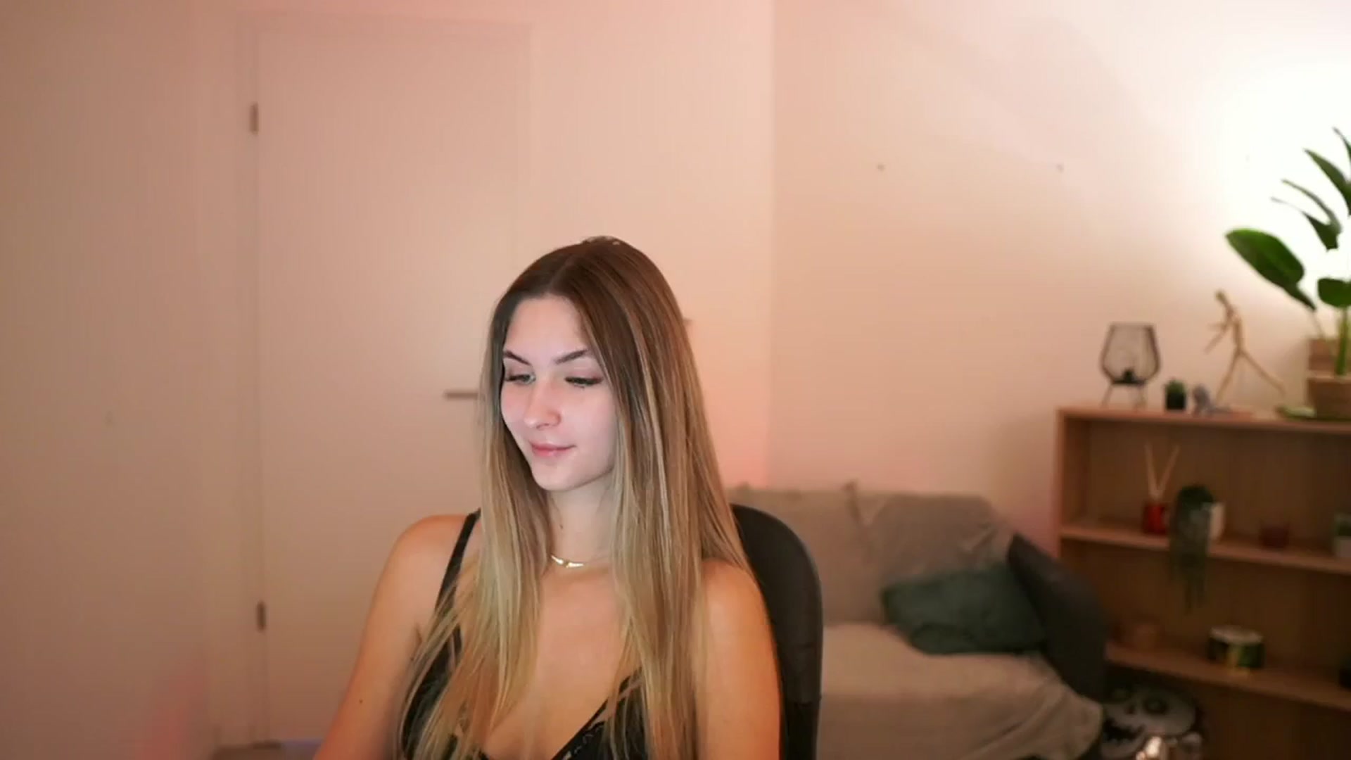 Gallery image thumbnail from CuteGirl_18's myfreecams stream on, 02/09/2025, 14:06 image 15 of 20