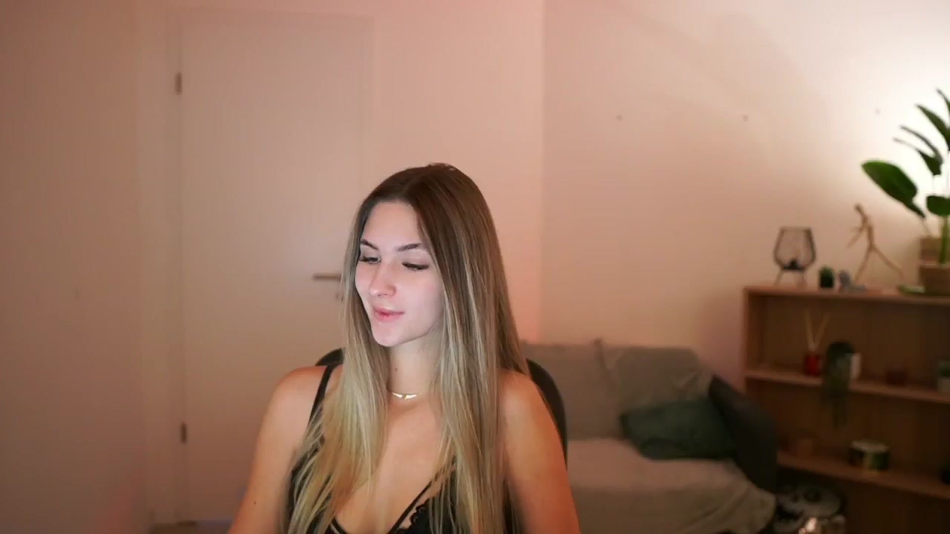 Gallery image thumbnail from CuteGirl_18's myfreecams stream on, 02/09/2025, 14:06 image 9 of 20