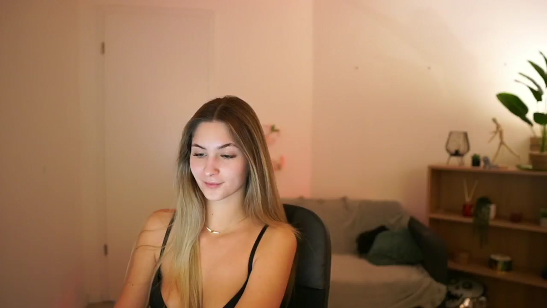 Gallery image thumbnail from CuteGirl_18's myfreecams stream on, 02/09/2025, 17:21 image 3 of 20