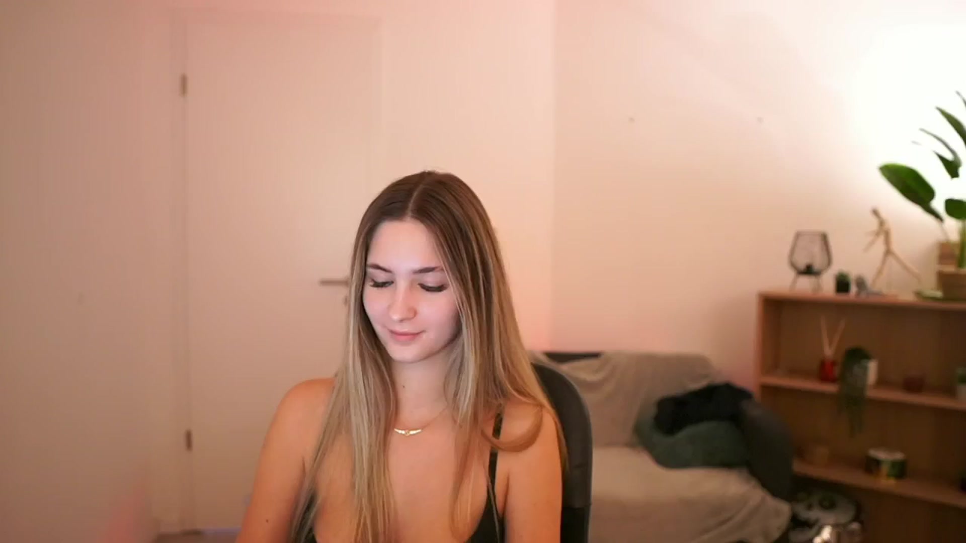 Gallery image thumbnail from CuteGirl_18's myfreecams stream on, 02/09/2025, 17:21 image 20 of 20