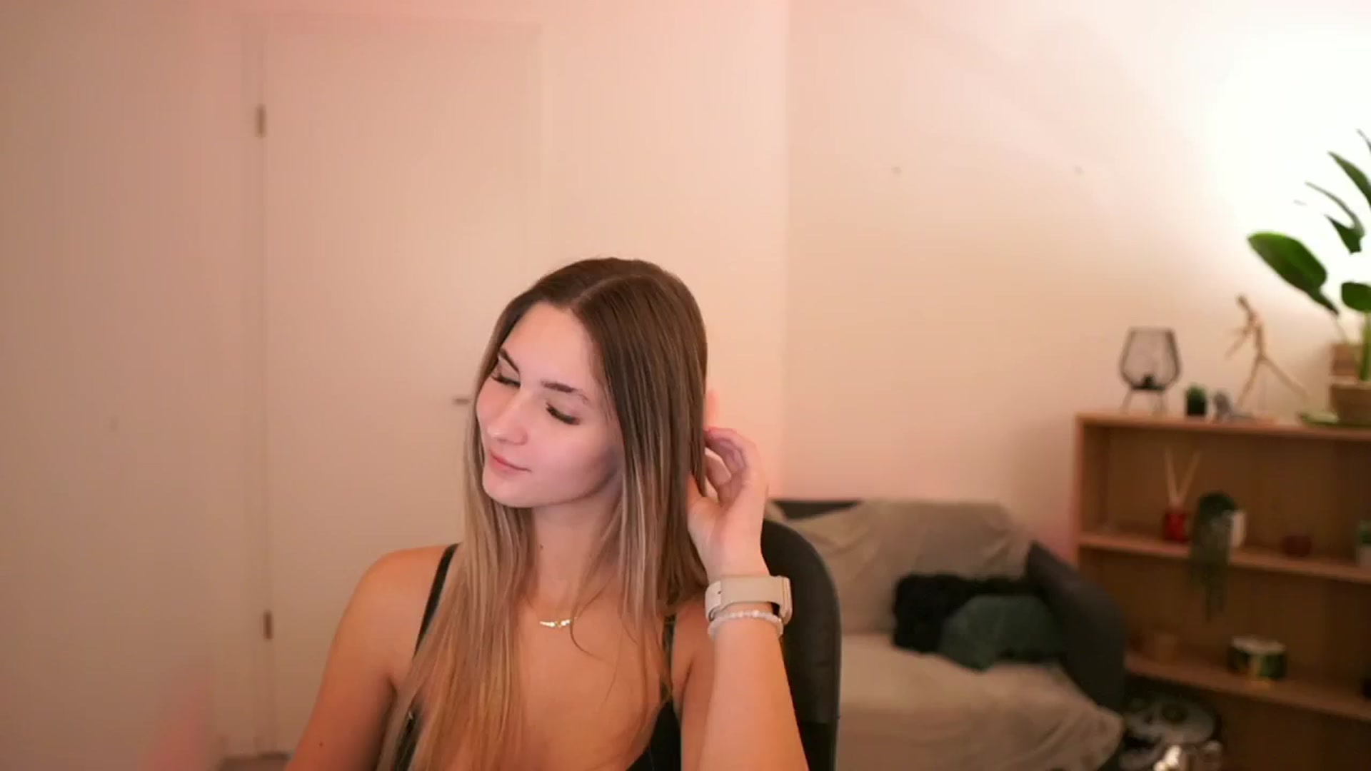 Gallery image thumbnail from CuteGirl_18's myfreecams stream on, 02/09/2025, 18:02 image 8 of 20