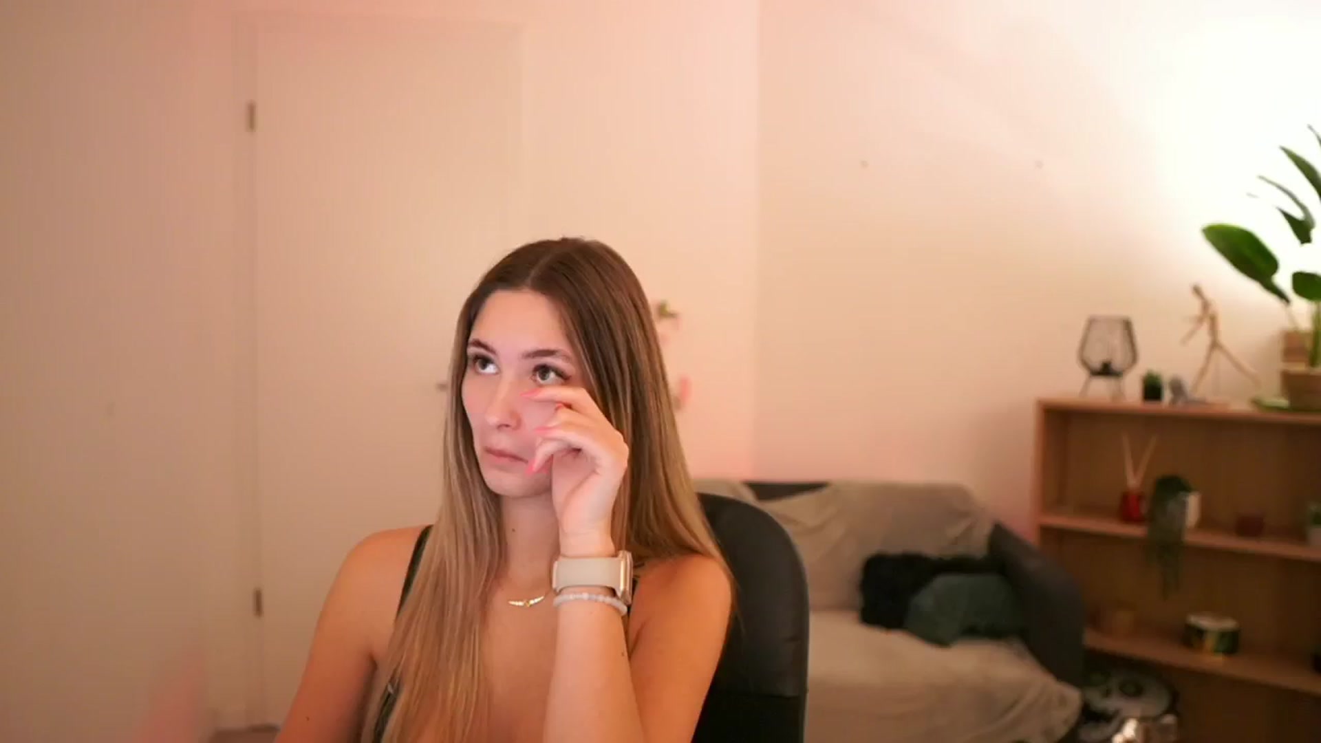 Gallery image thumbnail from CuteGirl_18's myfreecams stream on, 02/09/2025, 18:02 image 7 of 20