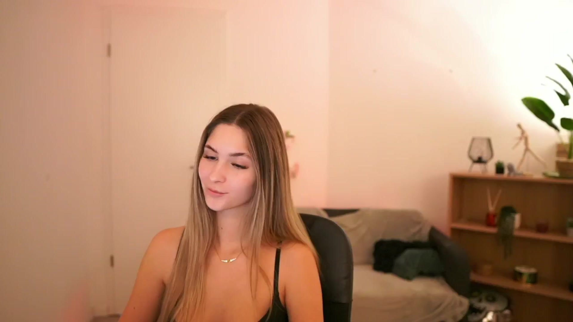 Gallery image thumbnail from CuteGirl_18's myfreecams stream on, 02/09/2025, 18:02 image 5 of 20