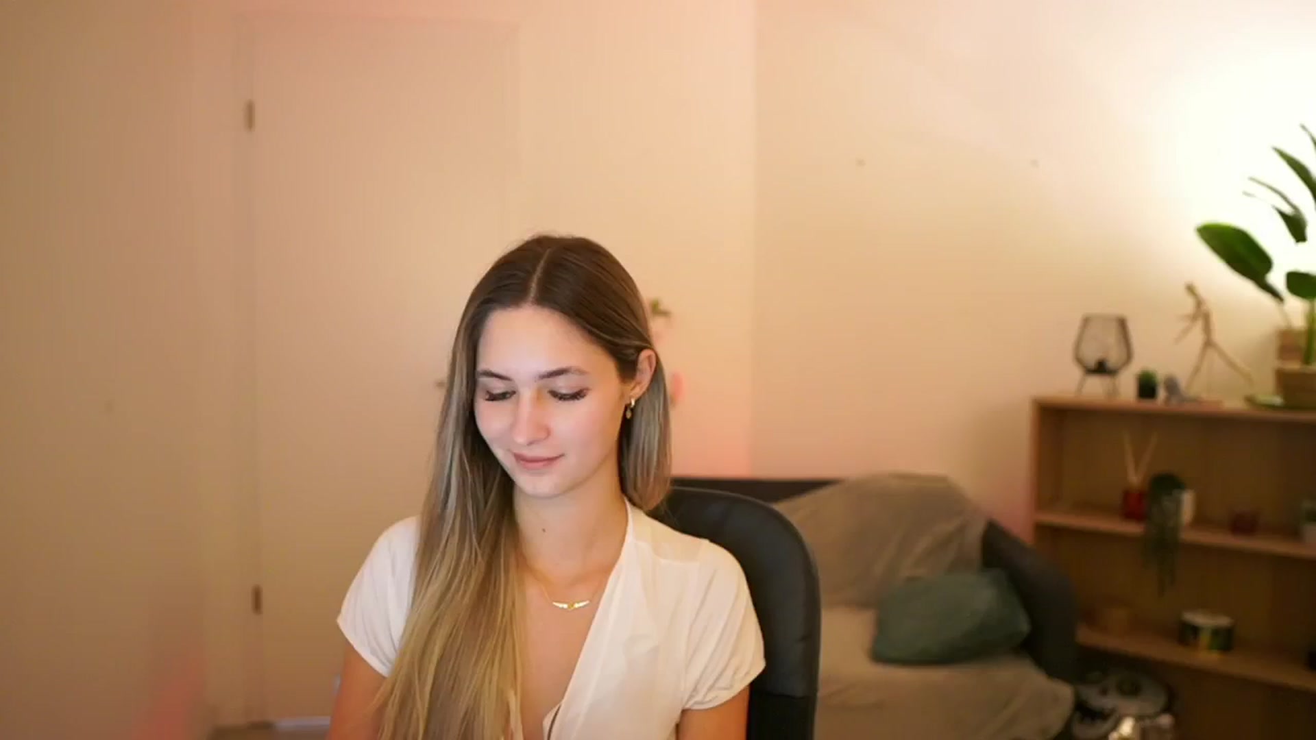 Gallery image thumbnail from CuteGirl_18's myfreecams stream on, 02/11/2025, 14:49 image 5 of 20