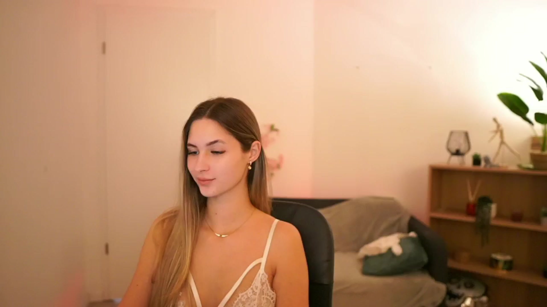 Gallery image thumbnail from CuteGirl_18's myfreecams stream on, 02/11/2025, 14:49 image 17 of 20