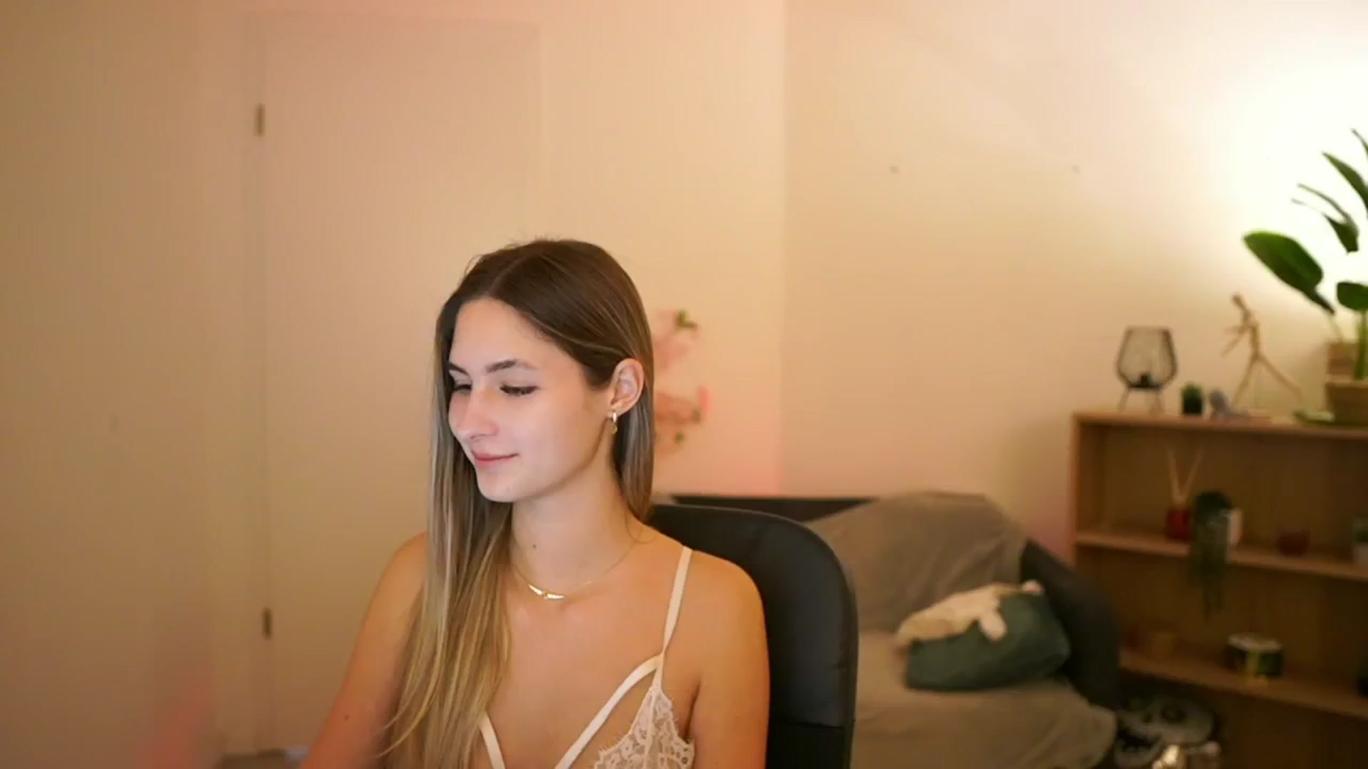 Gallery image thumbnail from CuteGirl_18's myfreecams stream on, 02/11/2025, 14:49 image 11 of 20