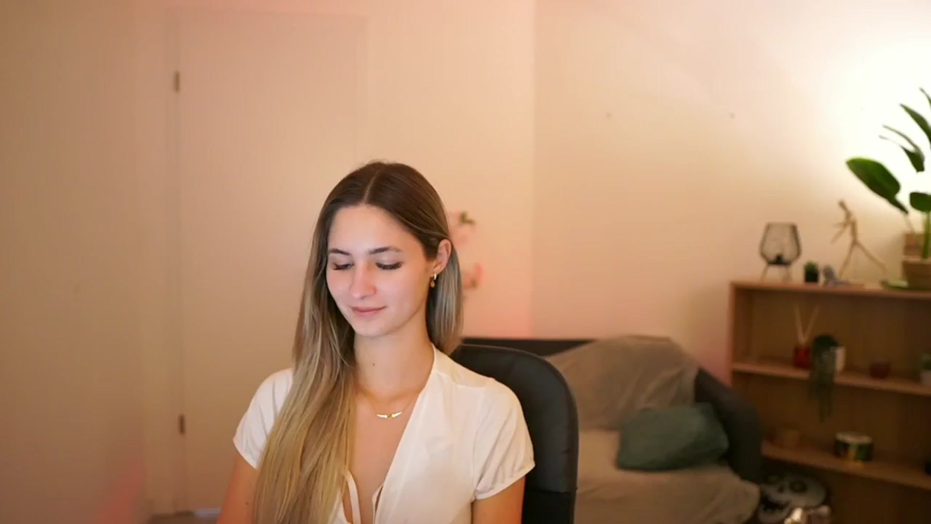 Gallery image thumbnail from CuteGirl_18's myfreecams stream on, 02/11/2025, 14:49 image 1 of 20