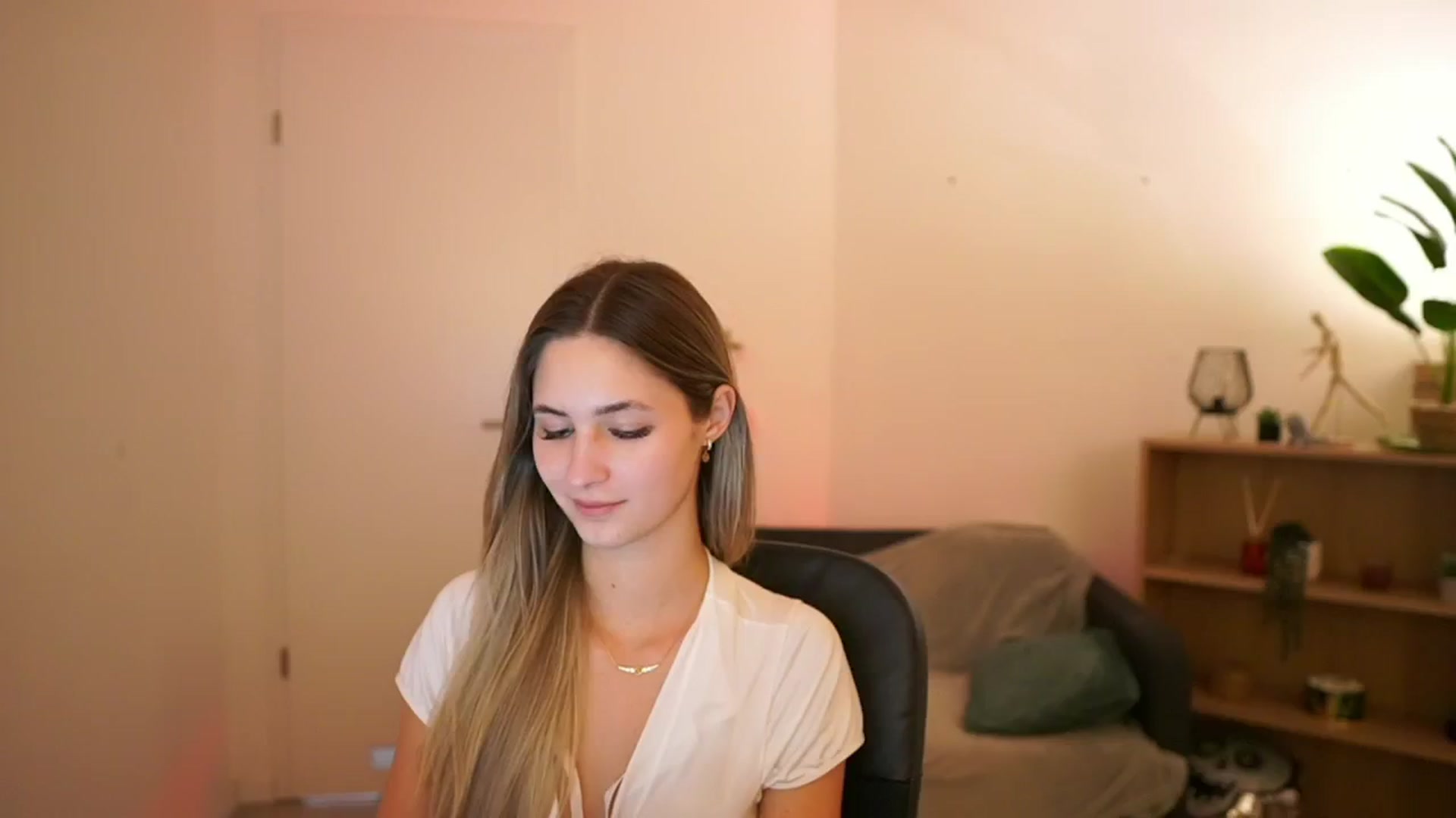 Gallery image thumbnail from CuteGirl_18's myfreecams stream on, 02/11/2025, 14:49 image 2 of 20