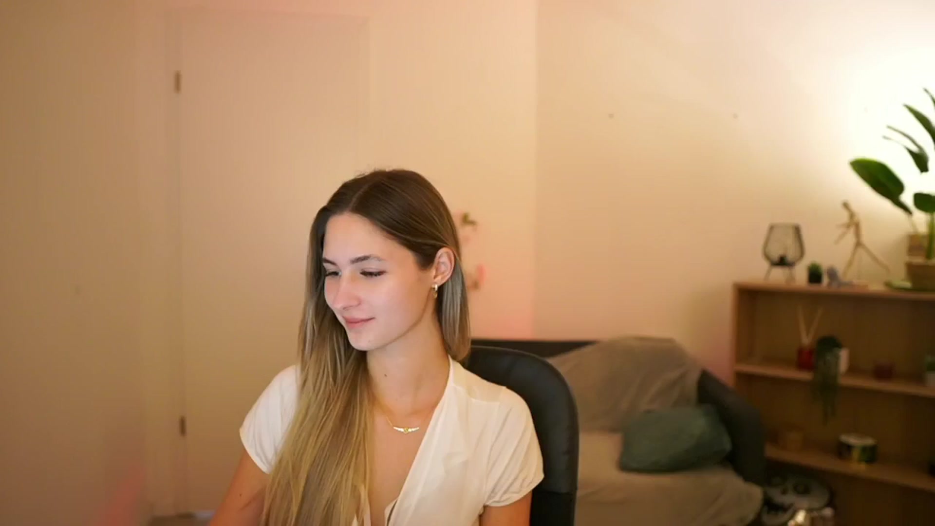 Gallery image thumbnail from CuteGirl_18's myfreecams stream on, 02/11/2025, 14:49 image 3 of 20