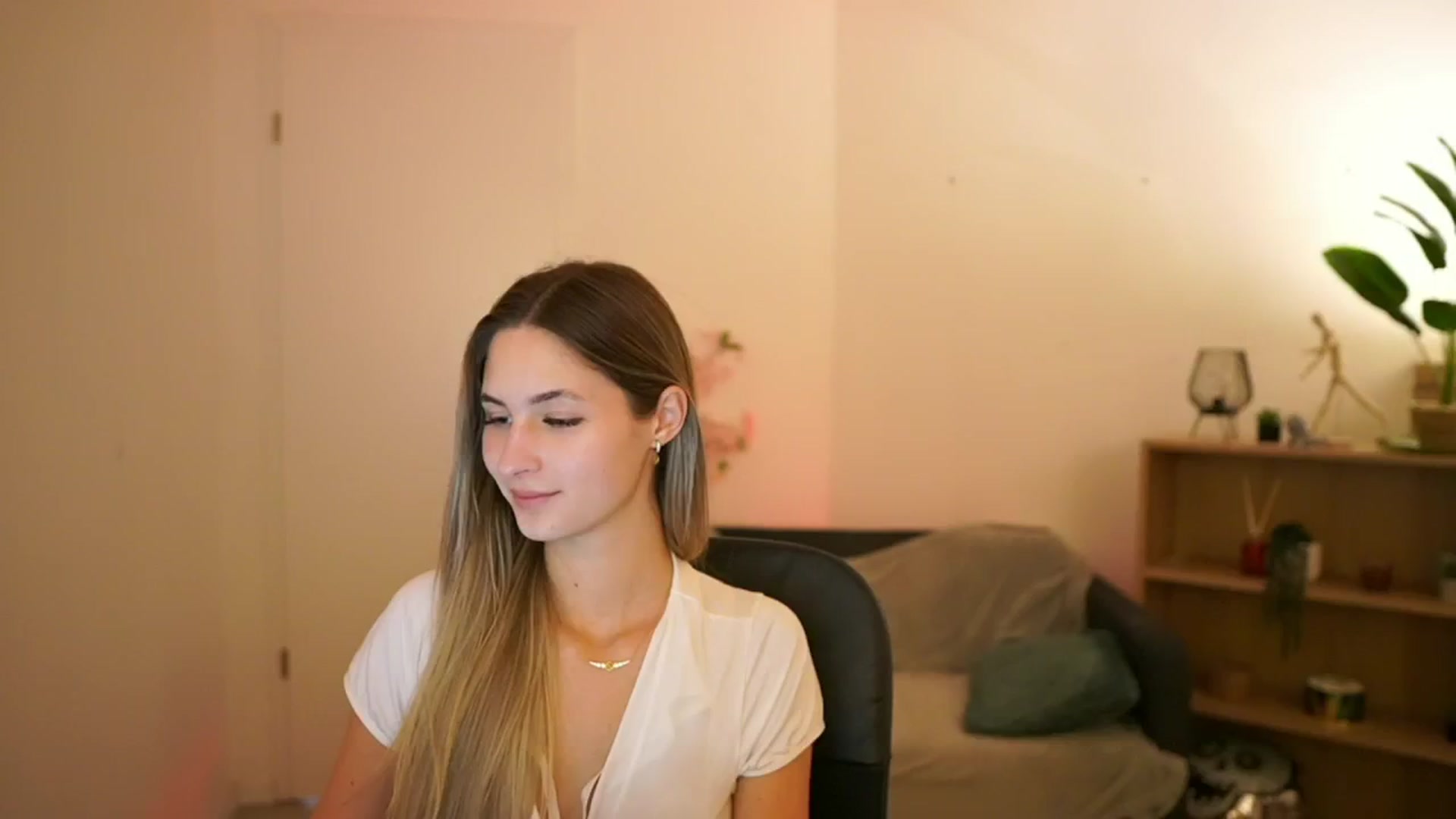 Gallery image thumbnail from CuteGirl_18's myfreecams stream on, 02/11/2025, 14:49 image 4 of 20