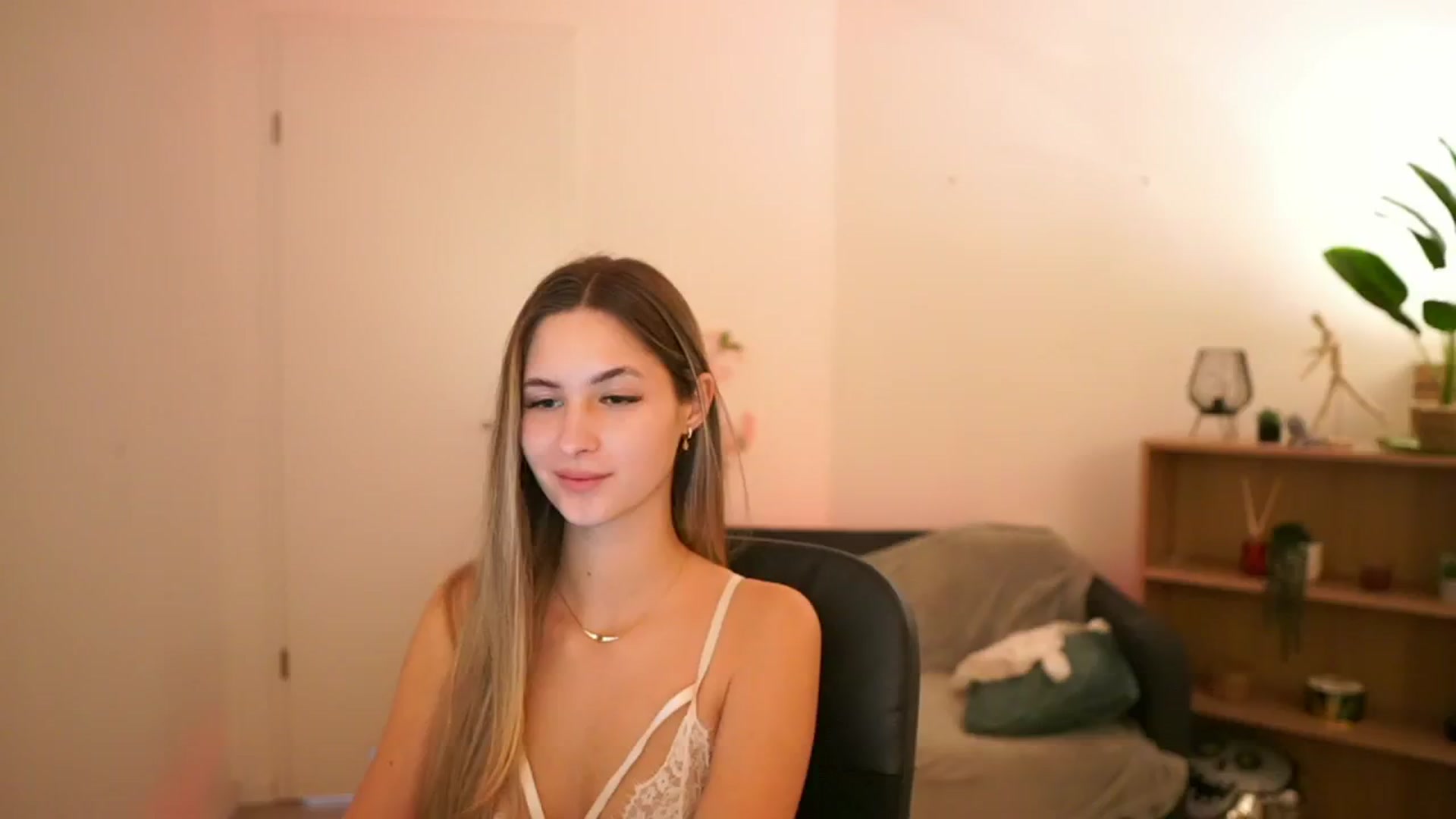 Gallery image thumbnail from CuteGirl_18's myfreecams stream on, 02/11/2025, 14:49 image 16 of 20